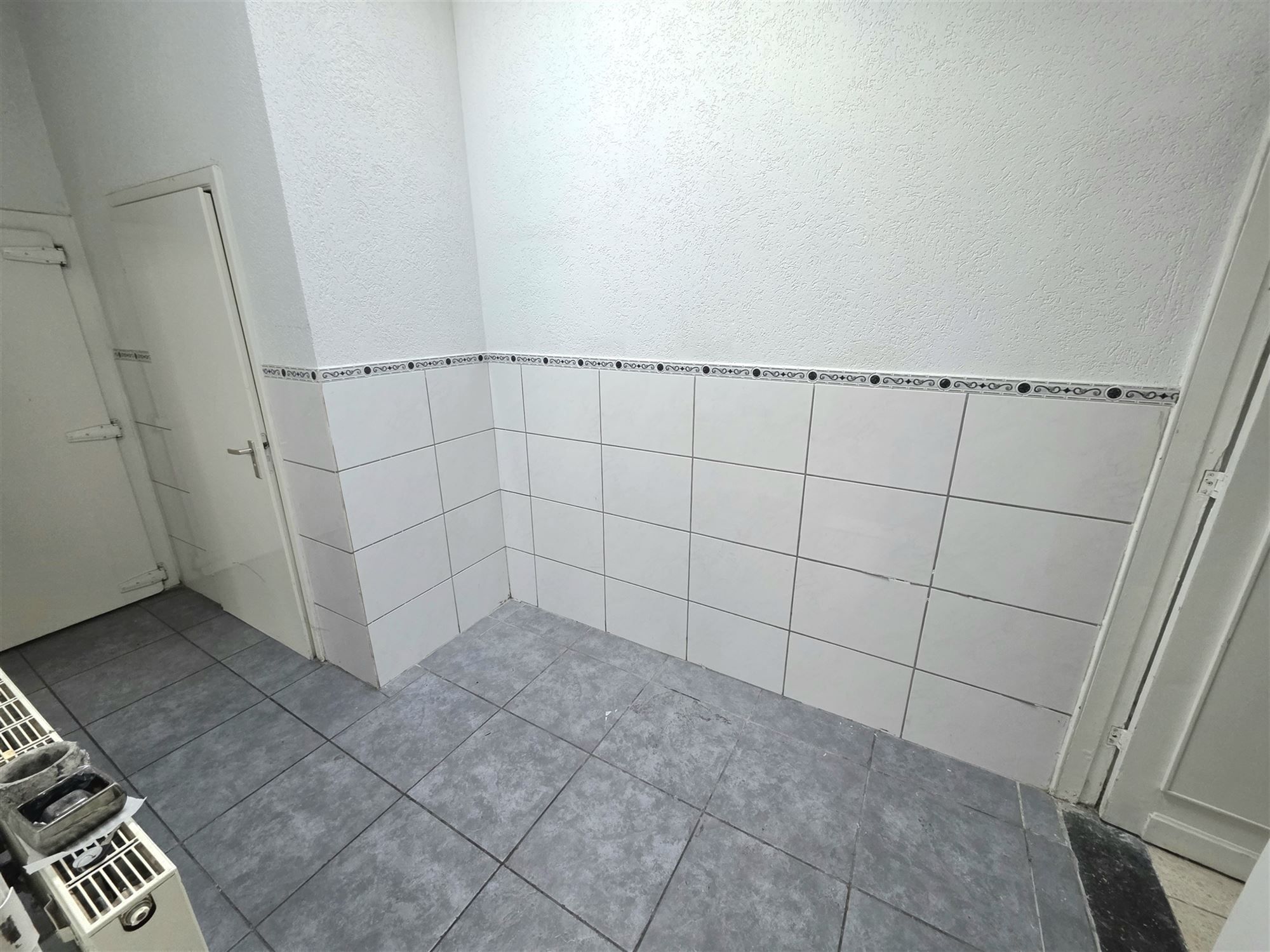 Commercieel pand vlakbij Zeshoek en Station foto 6