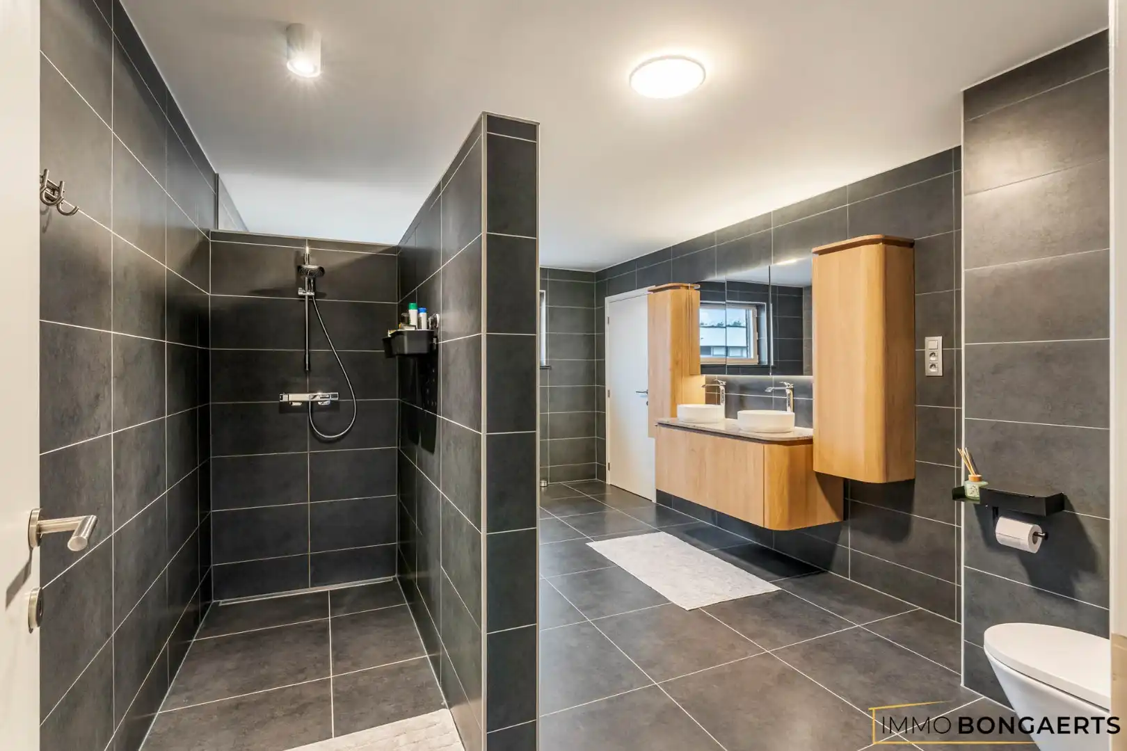 Ruime woning met 3 slaapkamers  foto 26