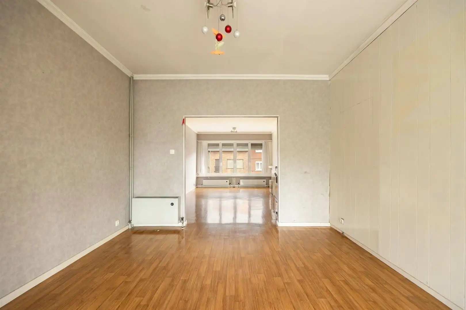 Ruime gezinswoning met zonnige tuin en renovatiepotentieel foto 11