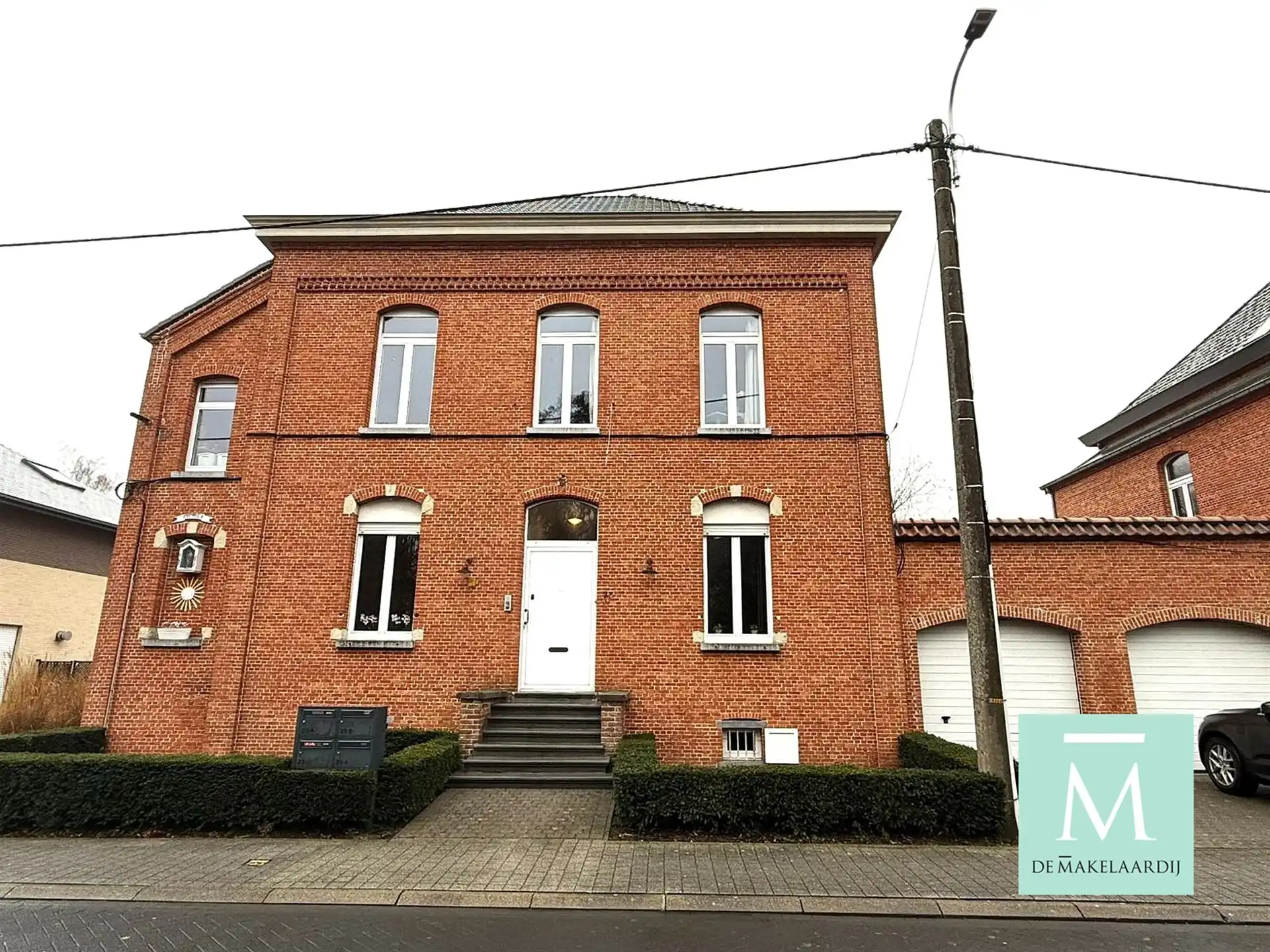 Ruim appartement in karaktervol herenhuis foto {{pictureIndex}}