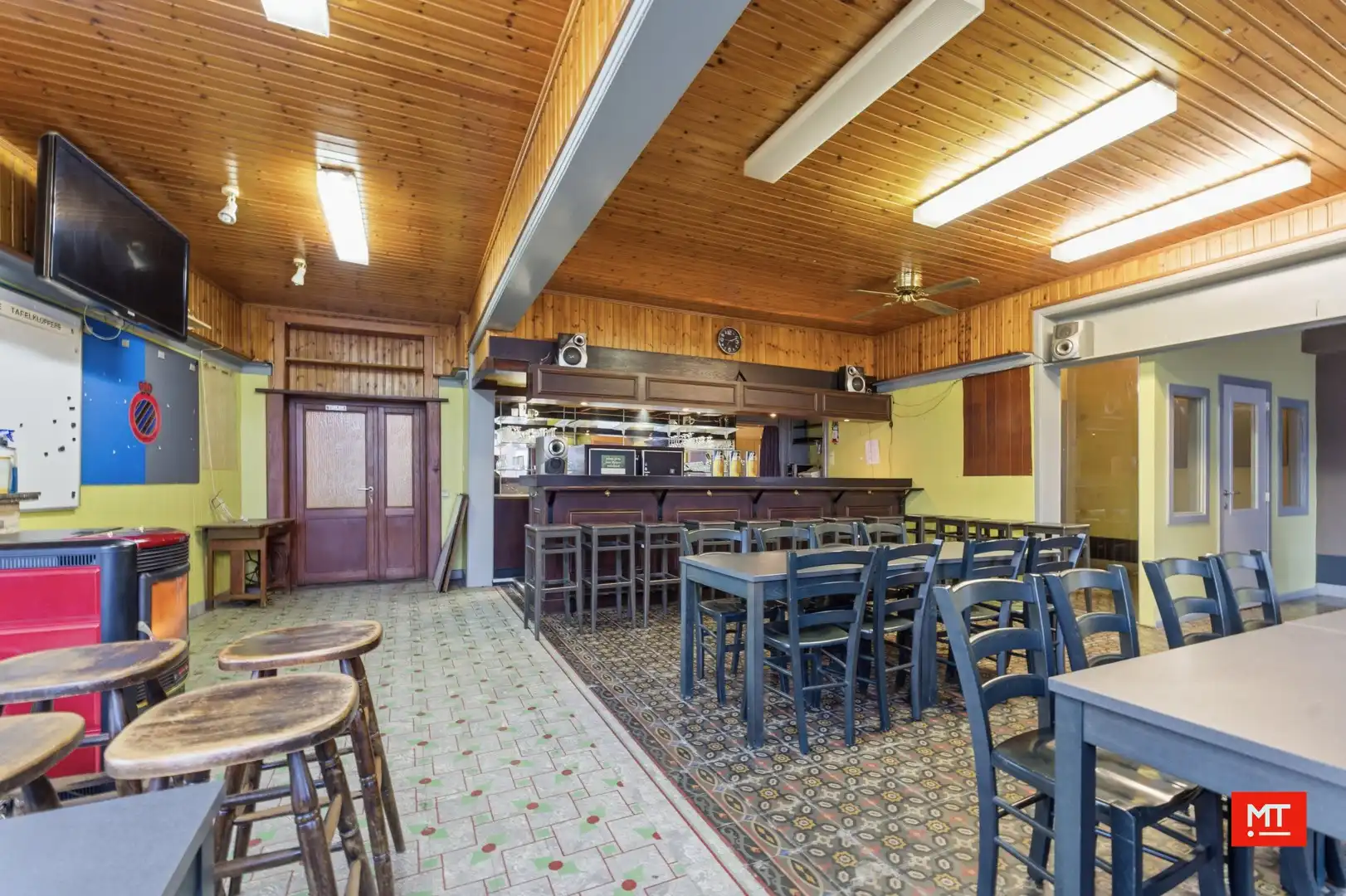 Bijzonder ruim gebouw met magazijn in de dorpskern van Zandvoorde (Zonnebeke) foto 5