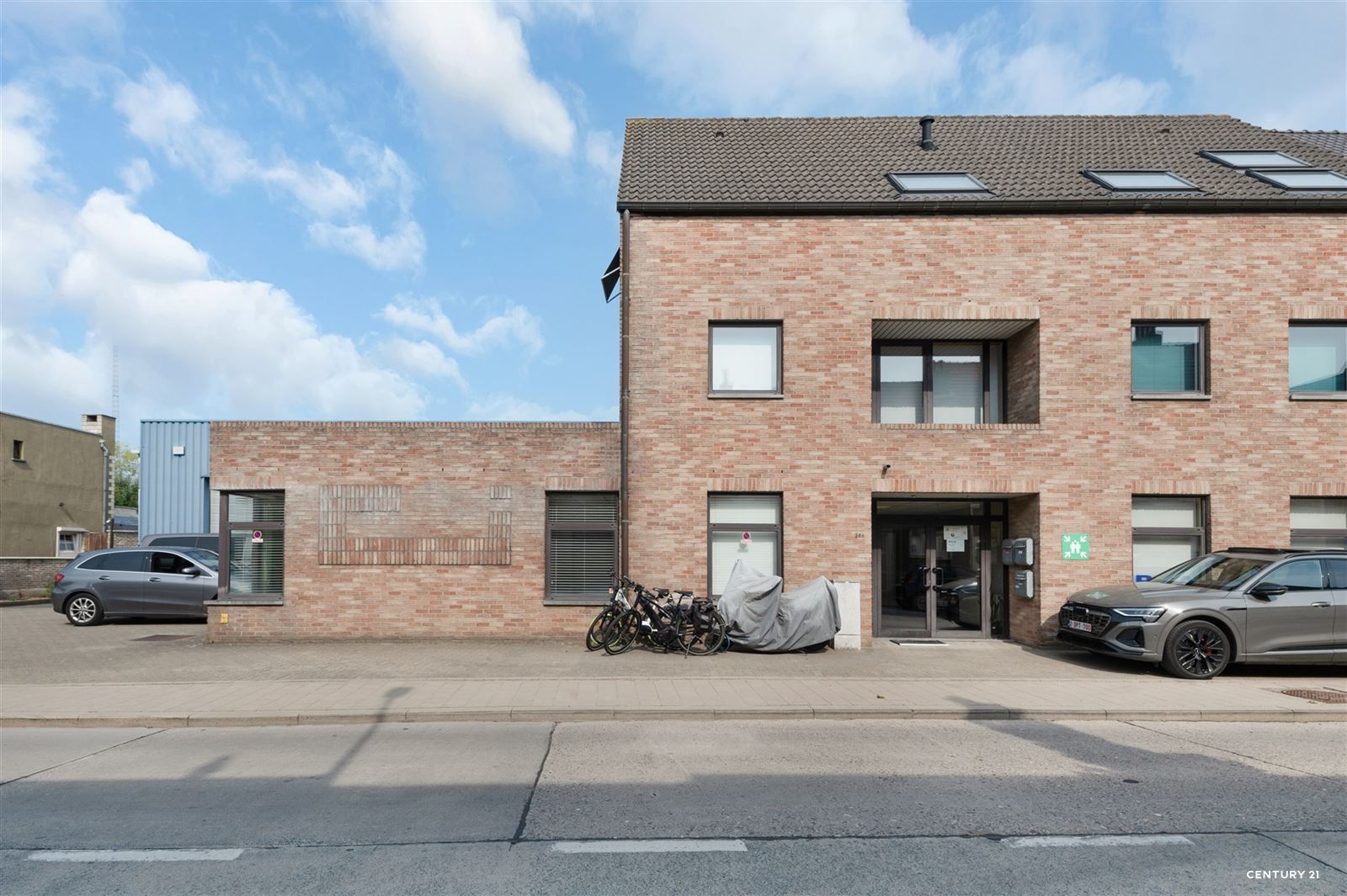Kantoorruimte (60 m²) met parking en laadpaal foto {{pictureIndex}}
