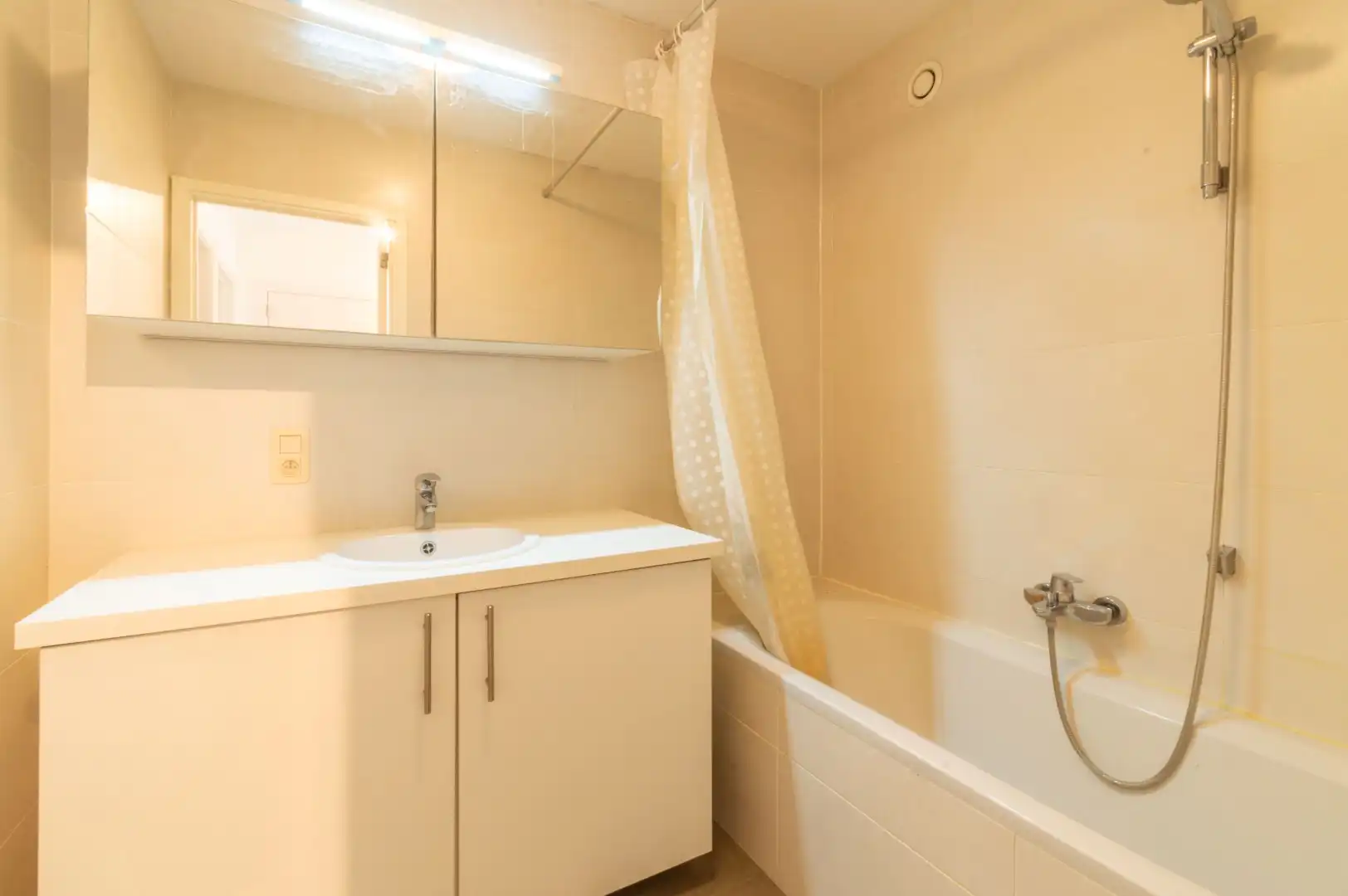 Een recent appartement te Halle! foto 14