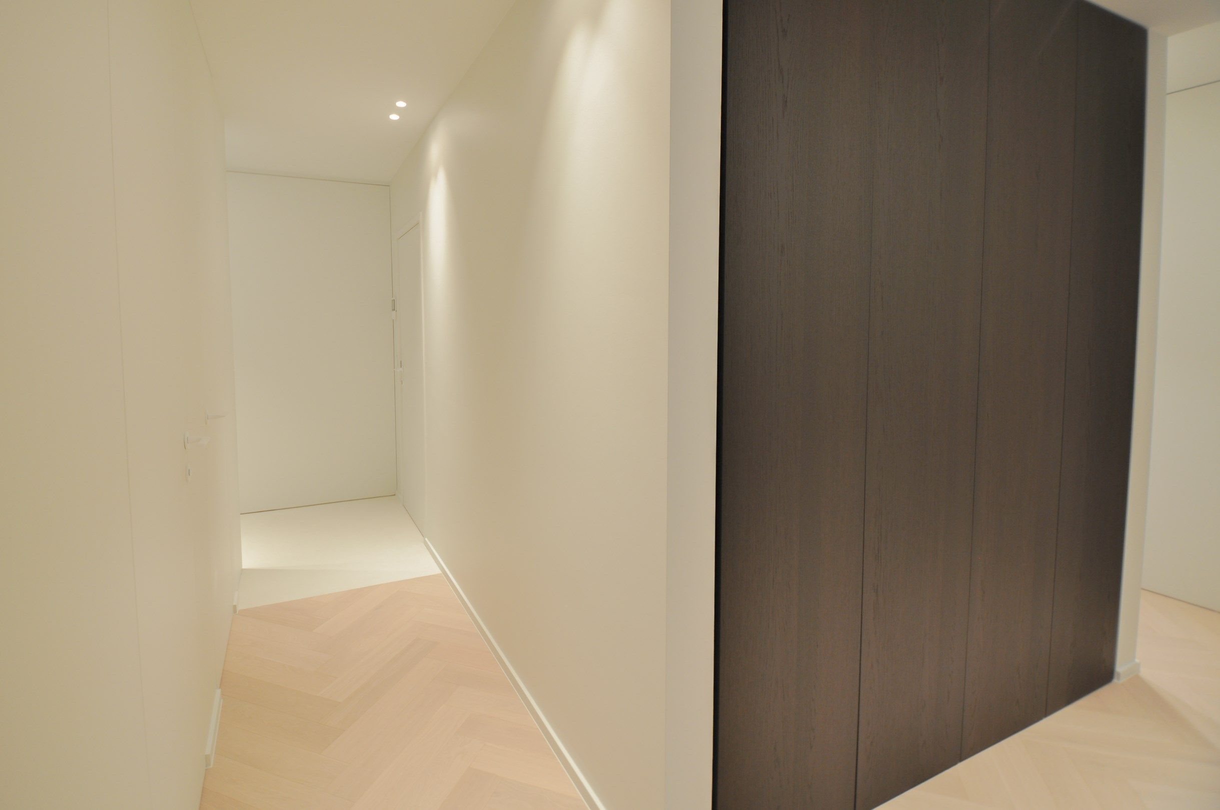 Uitzonderlijk ,tijdloos volledig gerenoveerd appartement met een open zicht . foto 13