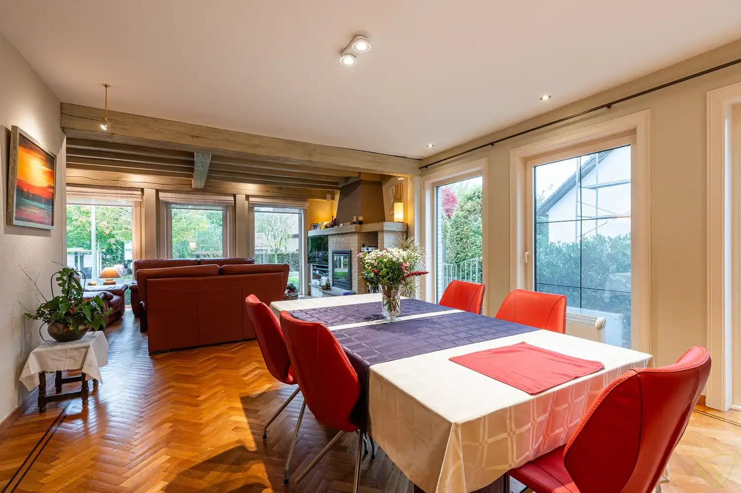 Kwalitatief afgewerkte woning met ruime woonoppervlaktes op een rustige ligging. foto 9