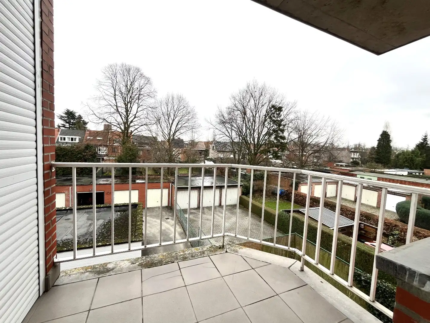 Hedendaags appartement met een garage foto 10