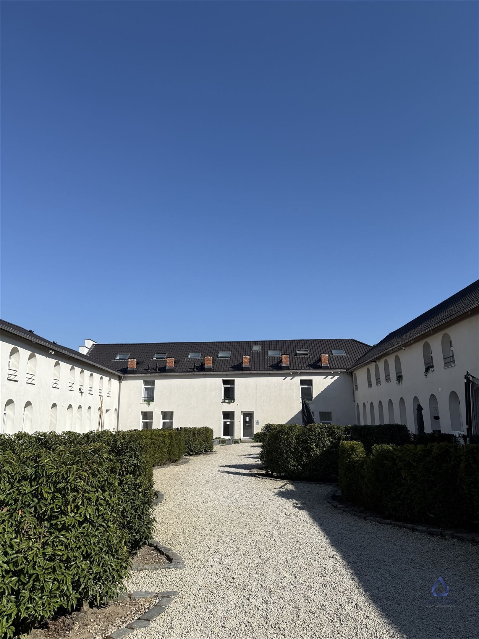 Volledig verhuurd appartementencomplex (32 units + parking)  foto 8