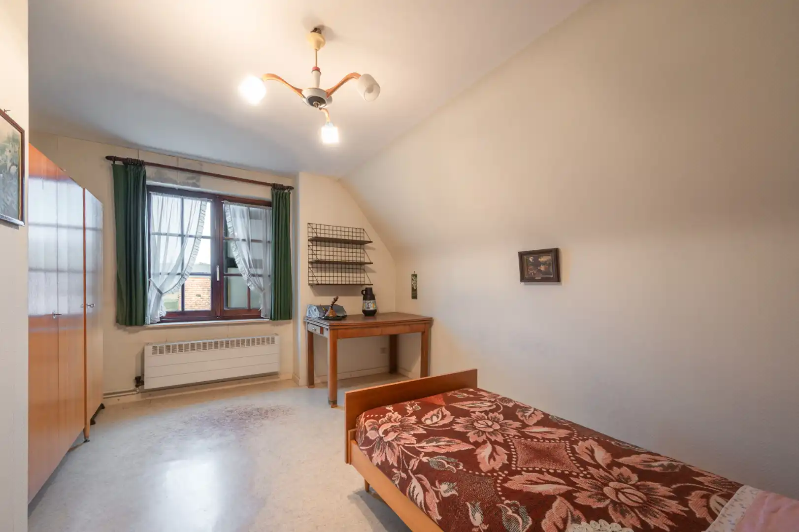 Ruime gezinswoning met 5 slaapkamers op rustige ligging in Sint-Andries foto 8