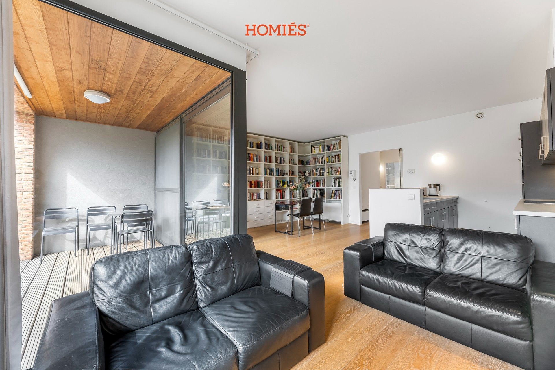 Ruim appartement met 2slpk, terras en autostaanplaats foto 4