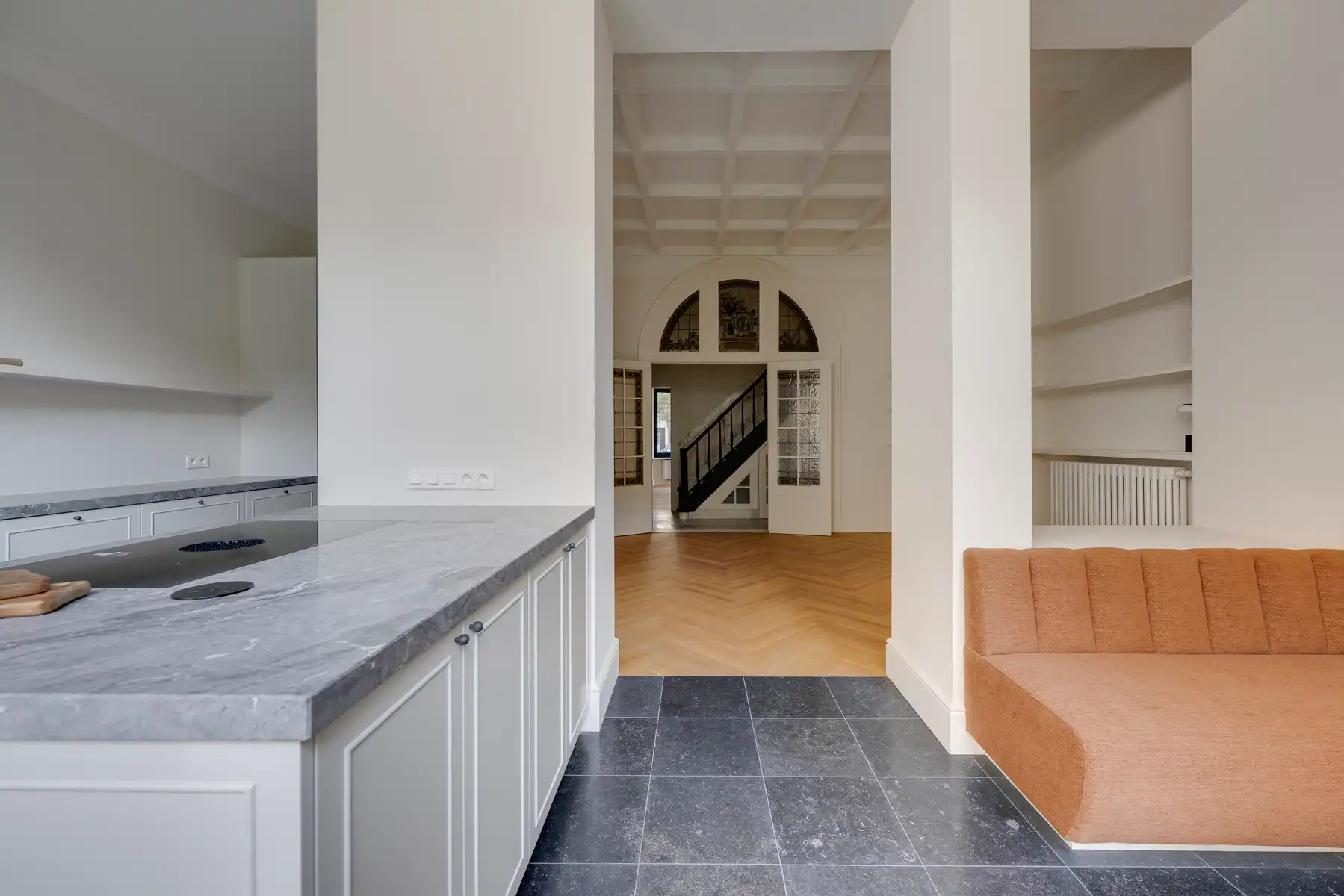 Luxueus gerenoveerde burgerwoning met tuin en terras foto 8