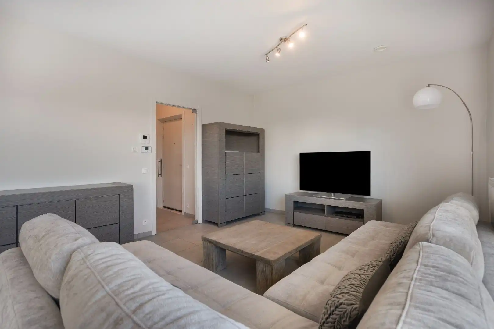 Recent app (76m²!) met 1 slpk, ruim terras en kelder foto 6