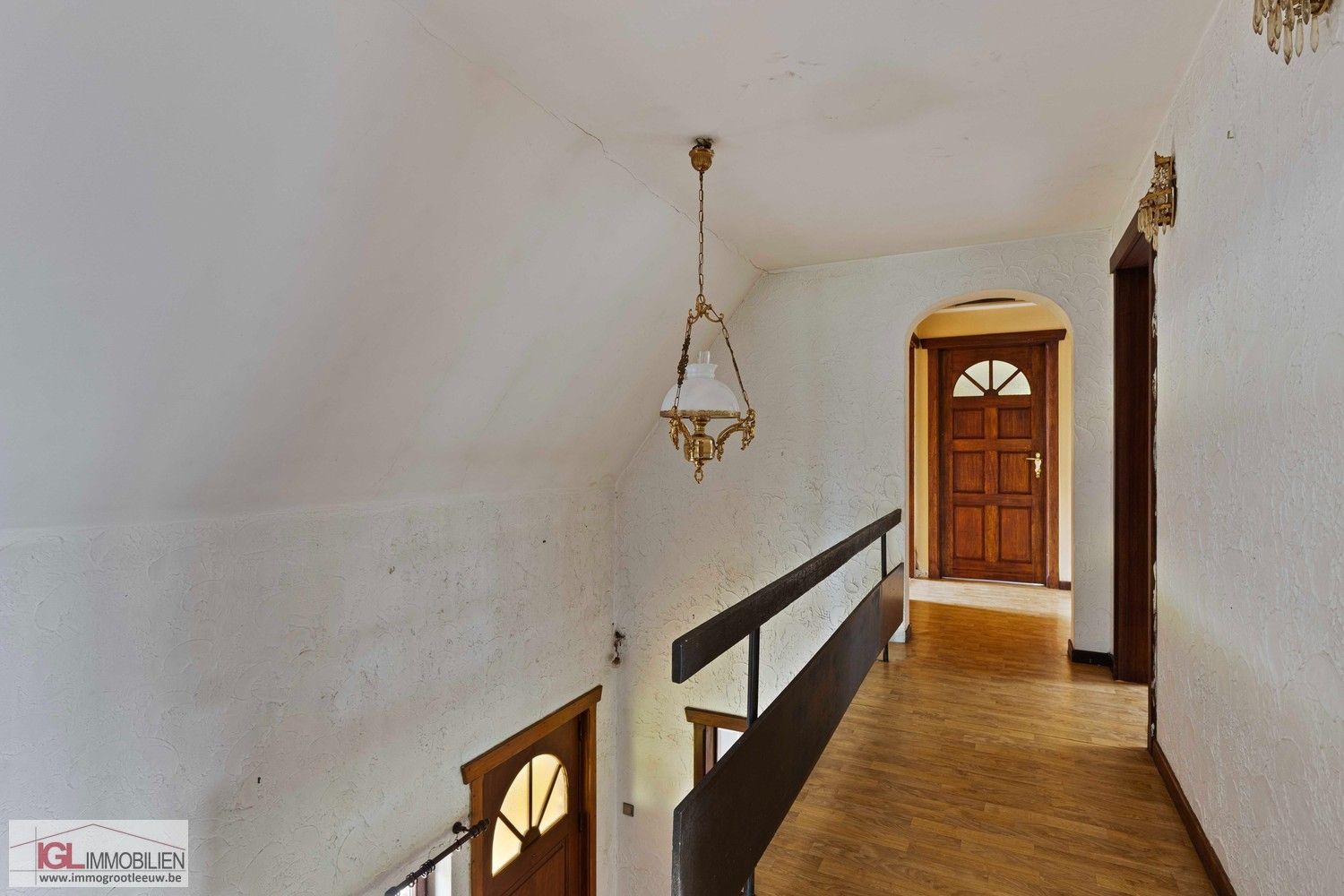 Ruime villa met potentieel op toplocatie in Huizingen foto 8