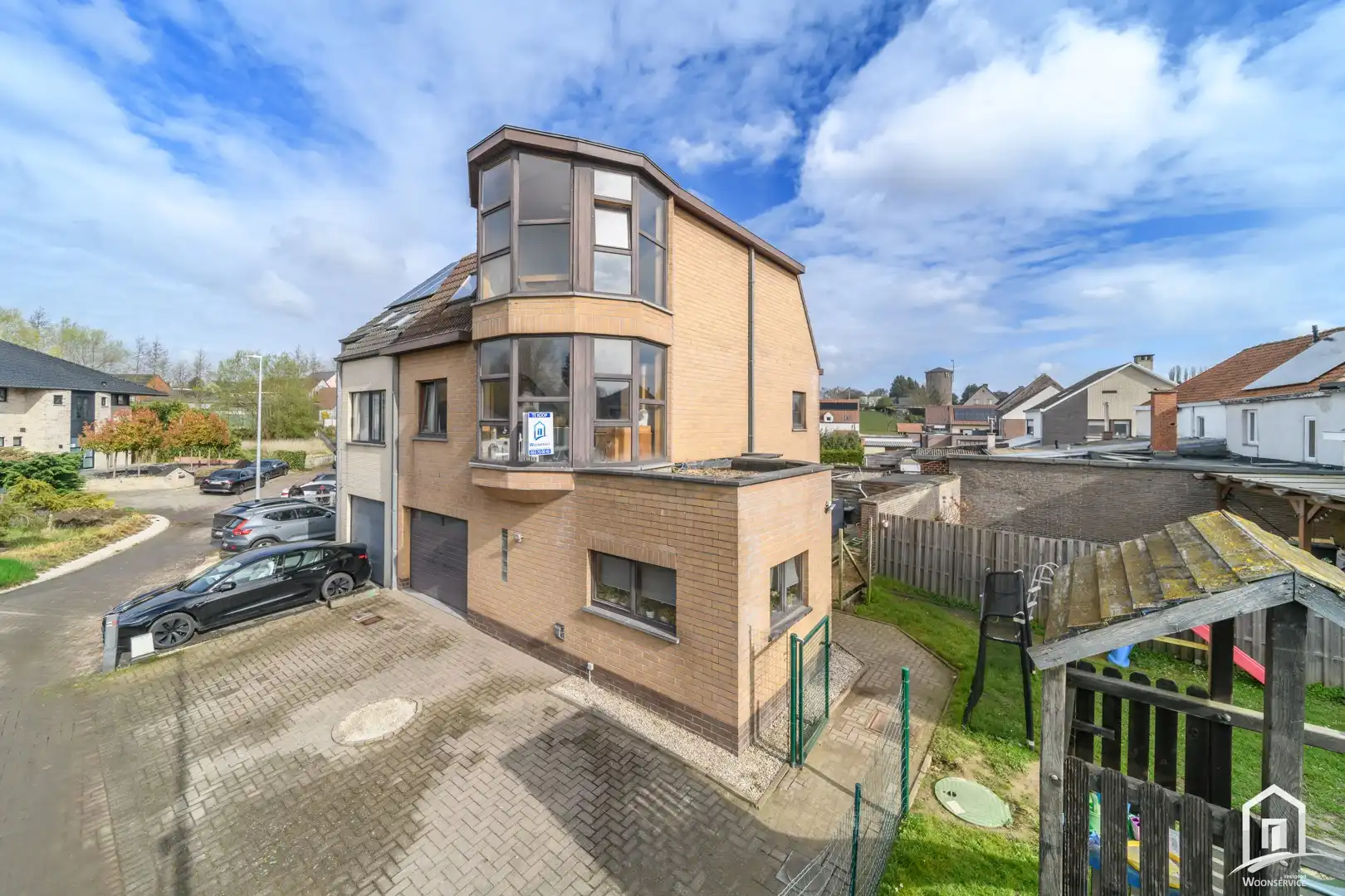 Gunstig gelegen, ruime en zeer lichtrijke gezinswoning te Iddergem. foto 2