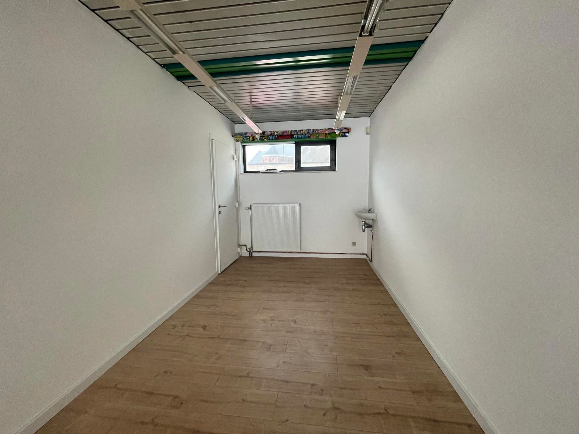Handelsruimte te koop in het centrum van Westmalle! foto 5
