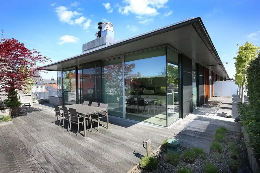 LUXUEUS AFGEWERKT, RIANT PENTHOUSE MET UITSTRALING EN ROYAAL ZONOVERGOTEN TERRAS van 167 m² foto {{pictureIndex}}