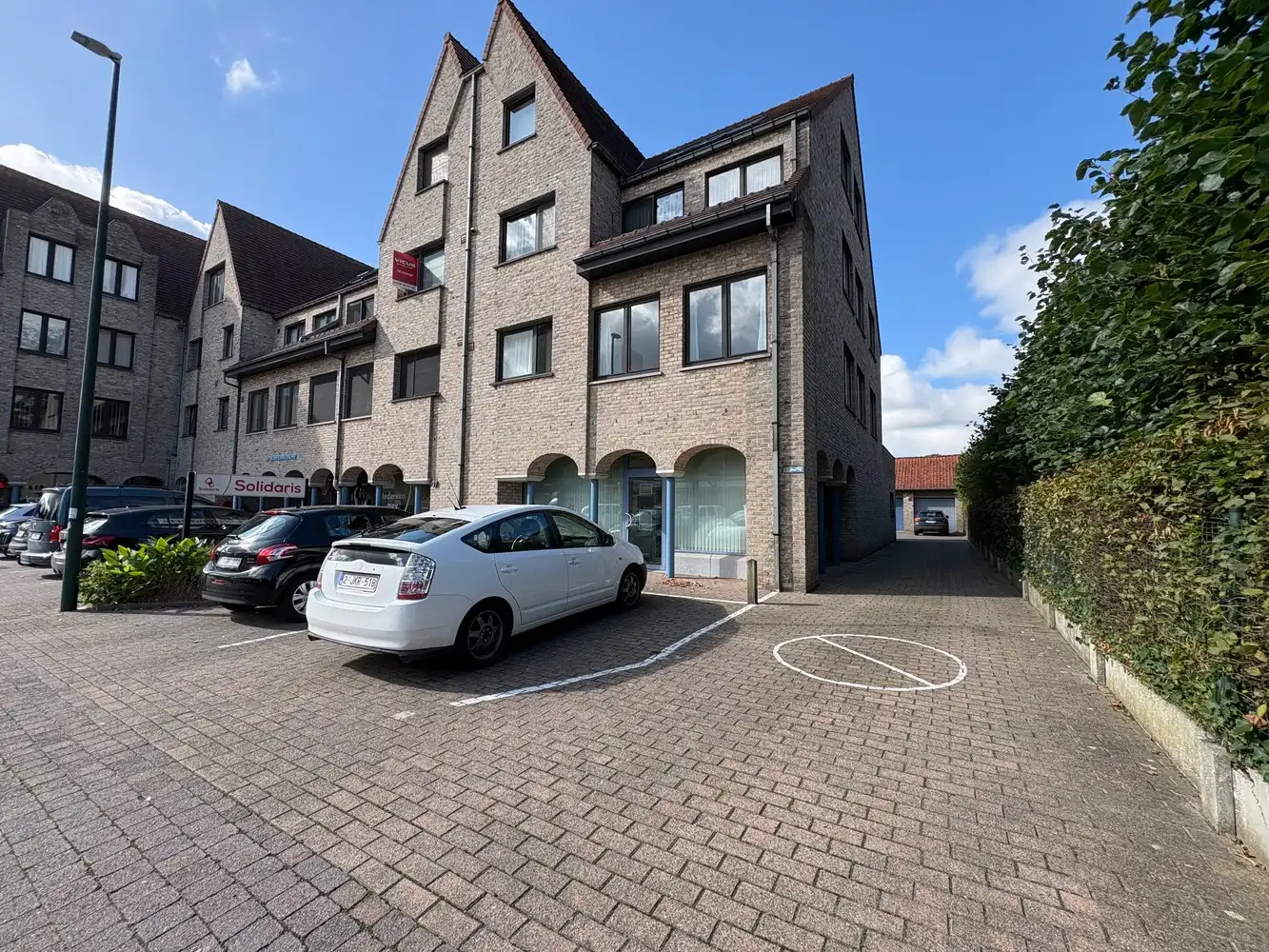 Lichtrijk appartement in het centrum van Torhout + garage foto 16