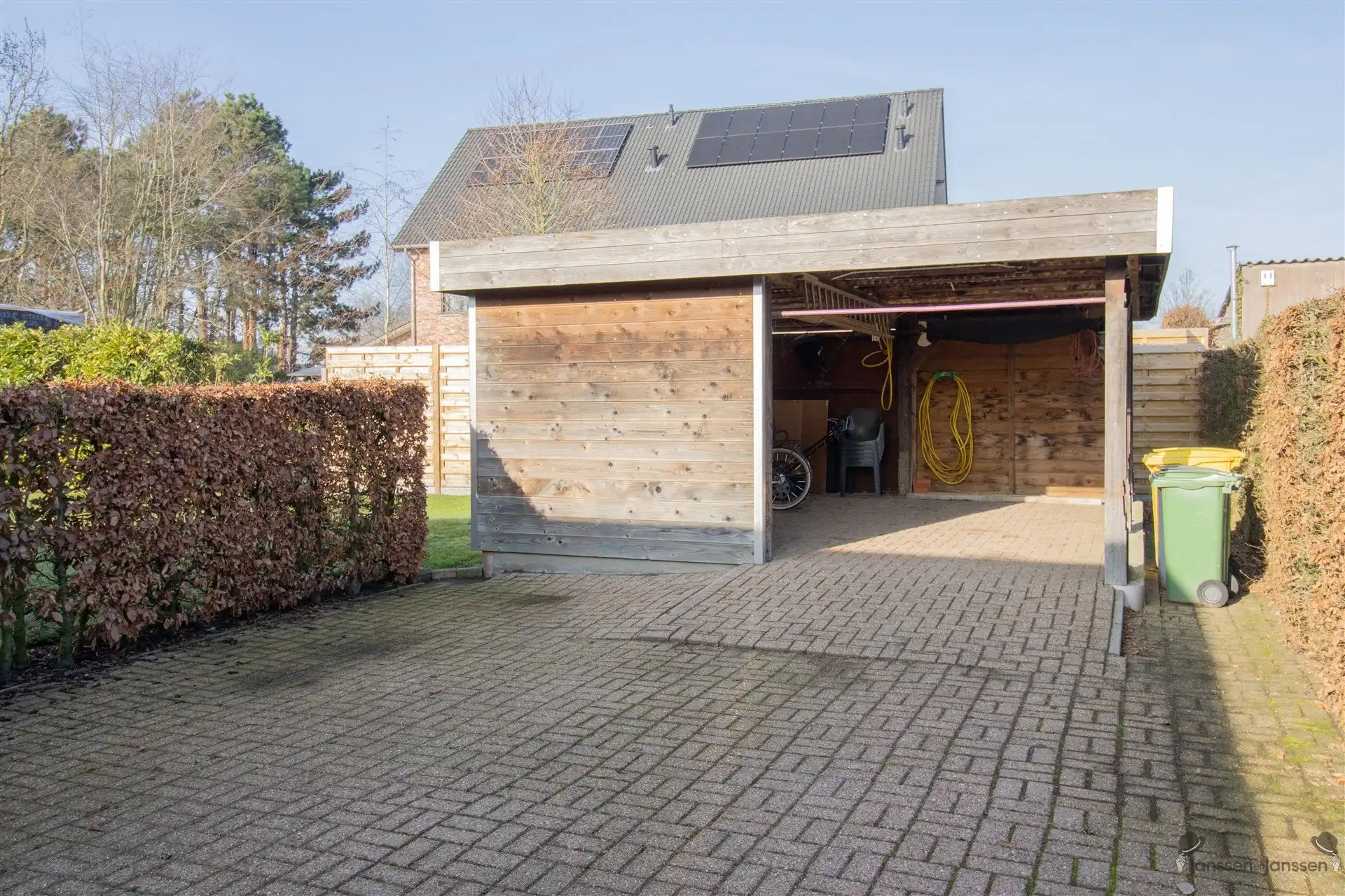 Rustig gelegen gerenoveerde (2022) gelijkvloerse woning met 4 slaapkamers op 970 m². foto 19