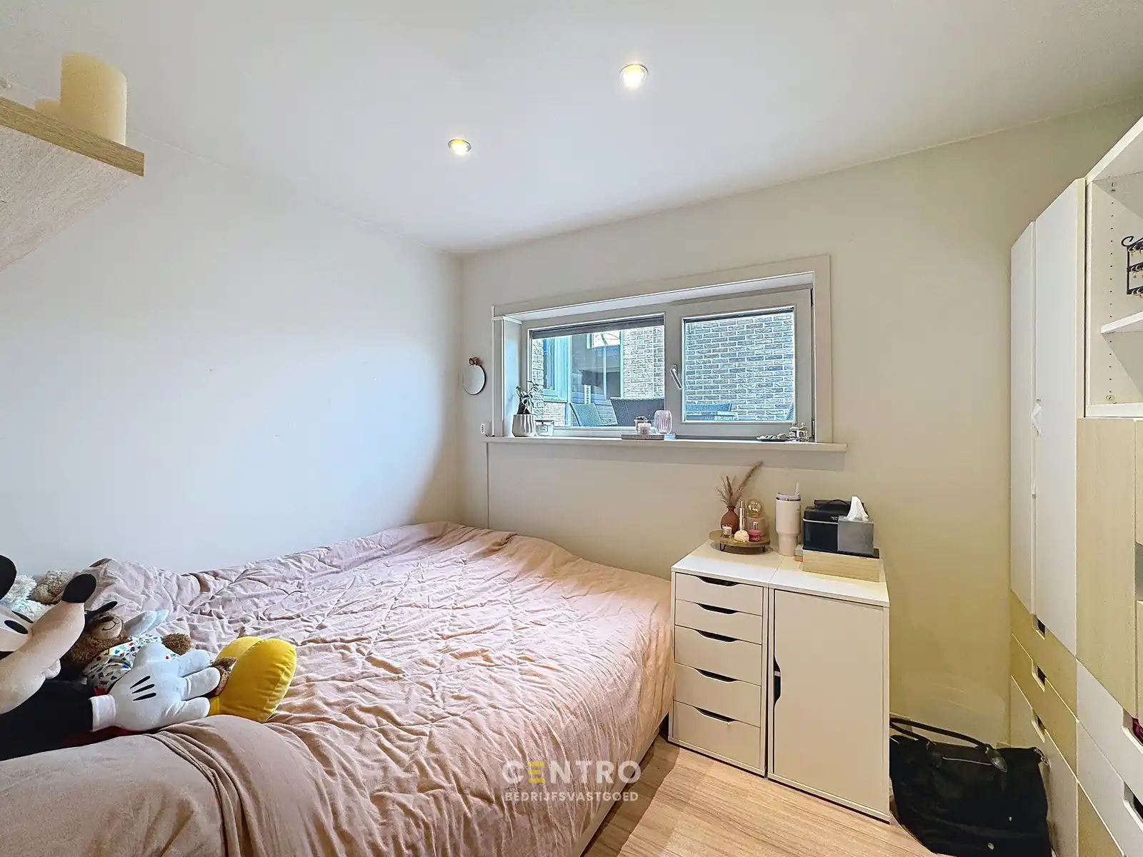 Fantastische woonst met handelsruimte op CHARMANTE ligging te Oostende! foto 18