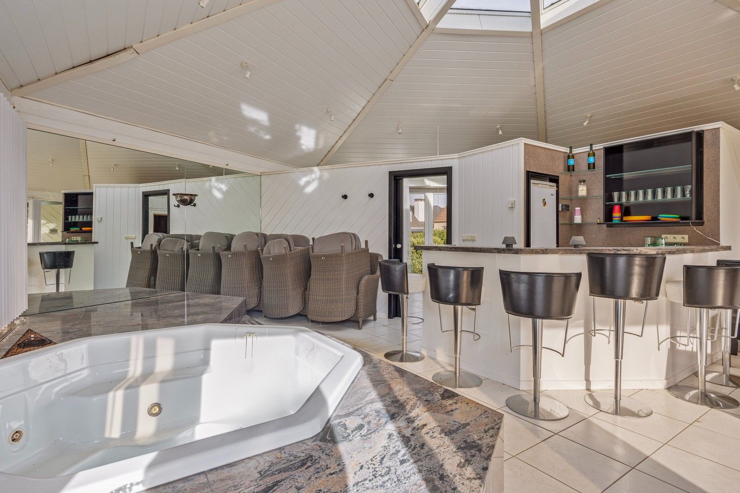 Luxueuze gelijkvloerse villa met zwembad en poolhouse op een riant perceel van 3.234 m² foto 32
