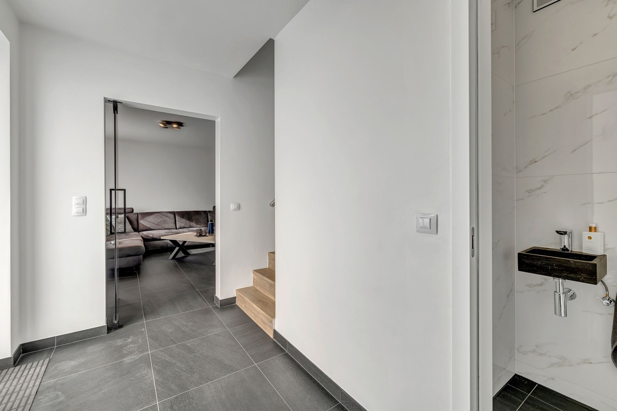 Recente woning op rustige locatie foto 2