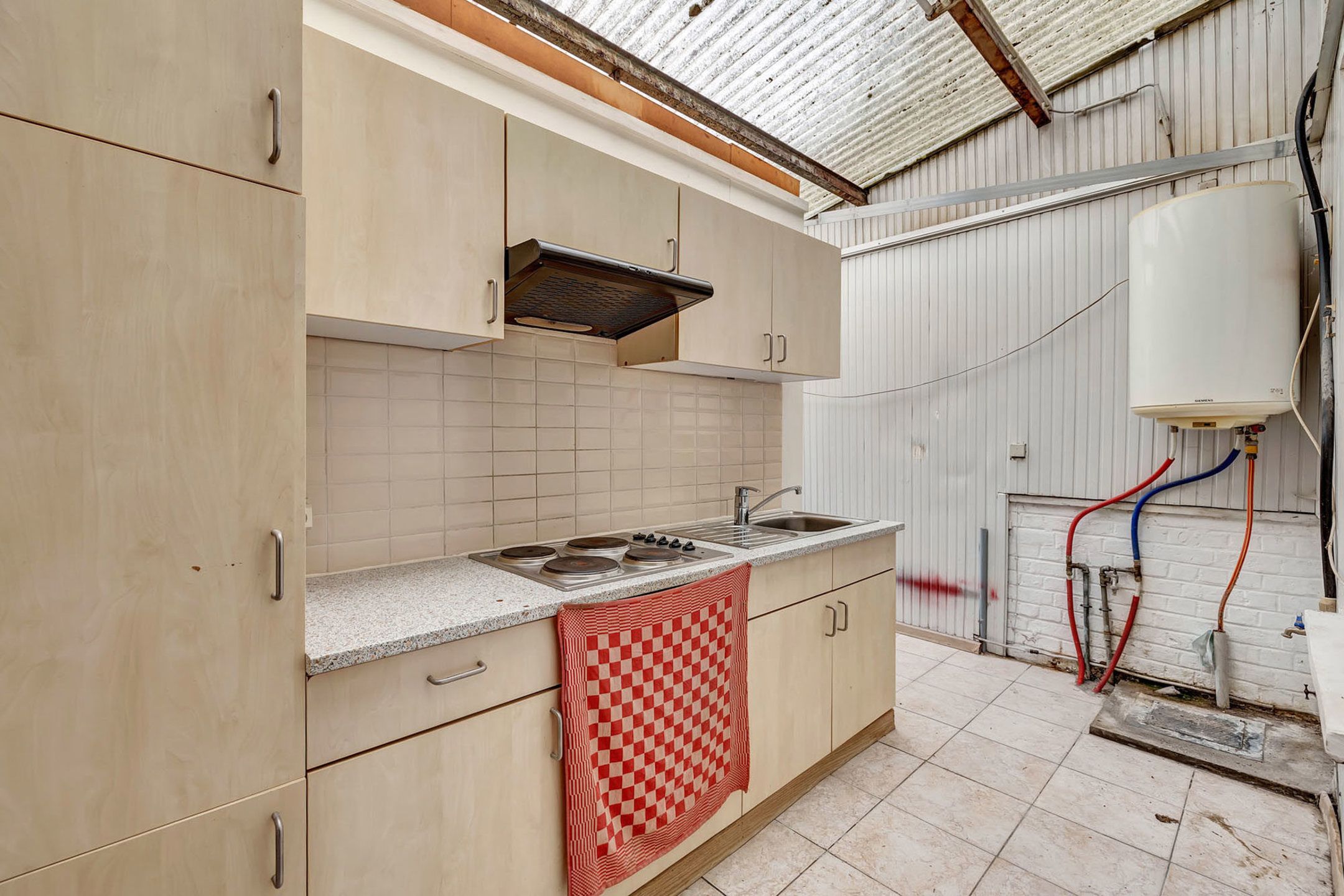 Te renoveren woning met tuin foto 6