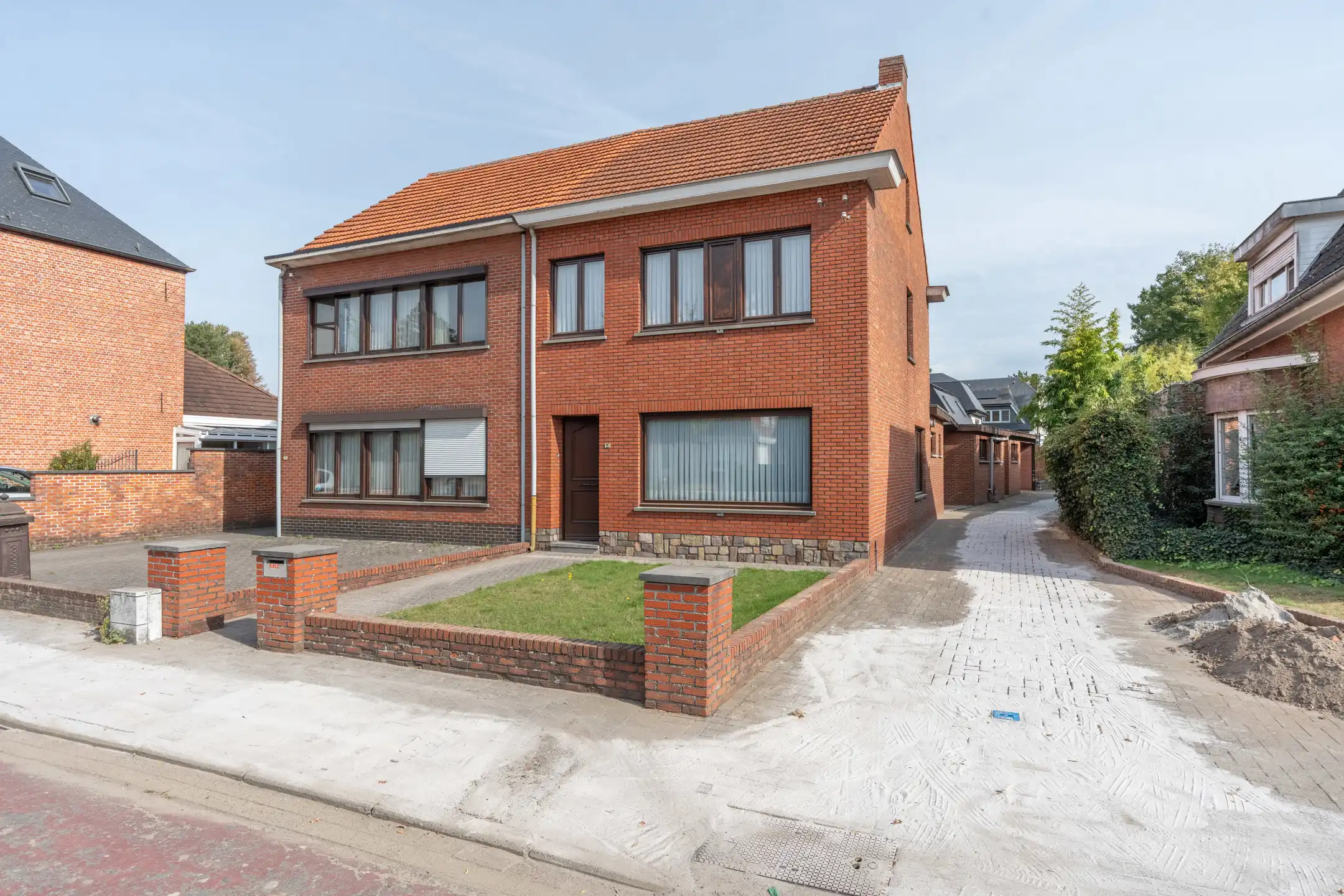 Te renoveren 4slpk woning met magazijn/garage te Vosselaar. foto 4