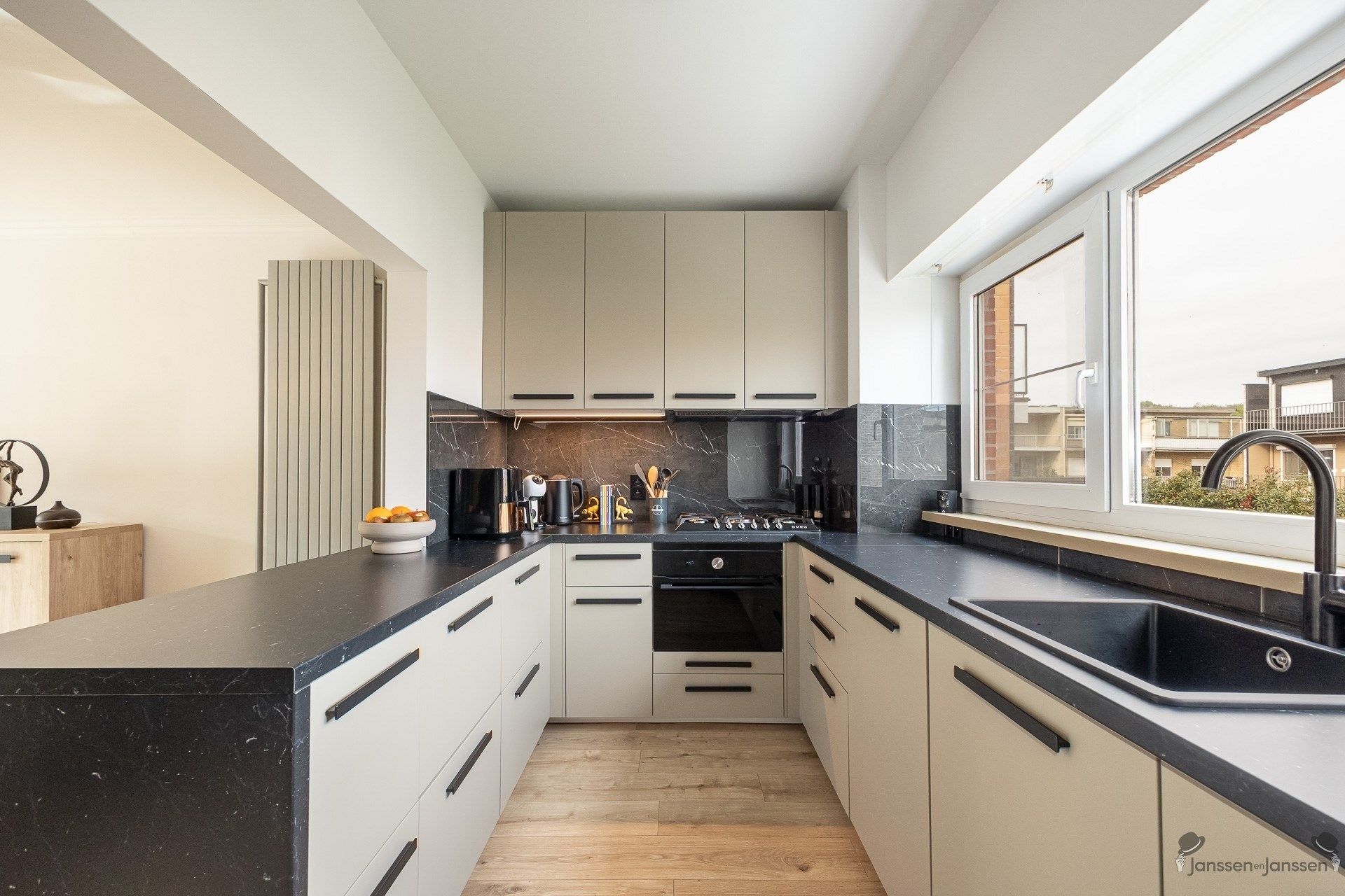 Prachtige en ruime gezinswoning in Stabroek met veel licht en een moderne afwerking. foto 3