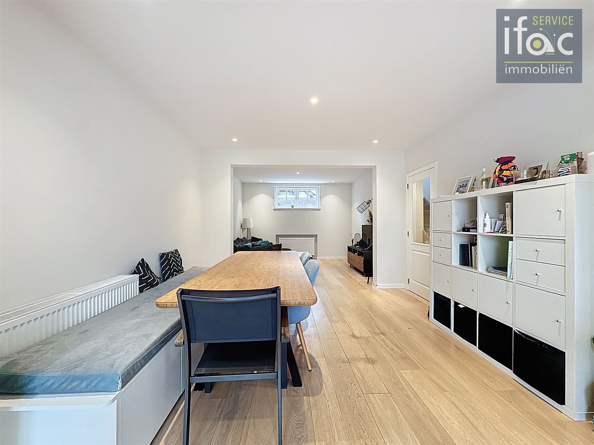 Fantastisch gerenoveerde rijwoning met 4 slaapkamers foto 3
