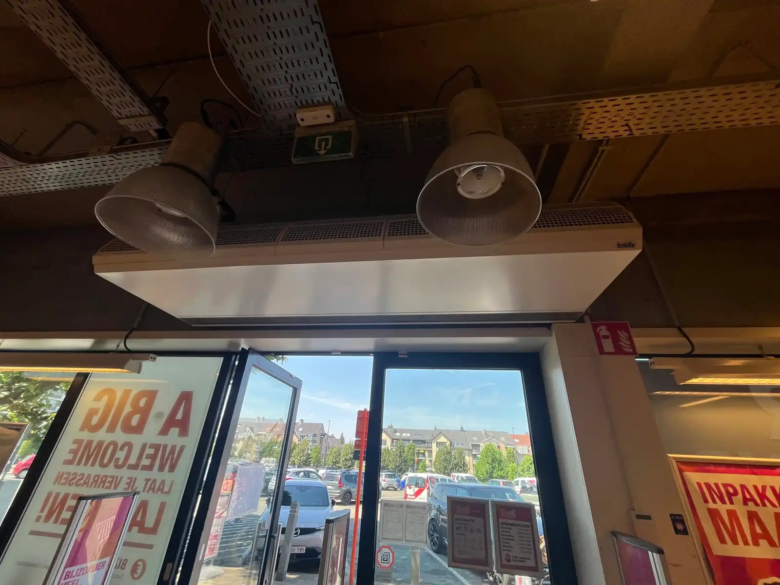 Handelsgelijkvloers te huur – Centrum Lanaken foto 17