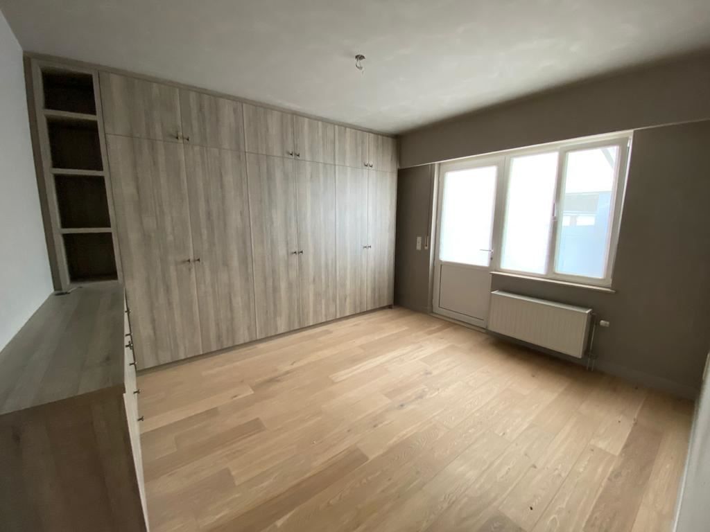 Leuk gelegen 2-slaapkamerappartement foto 8