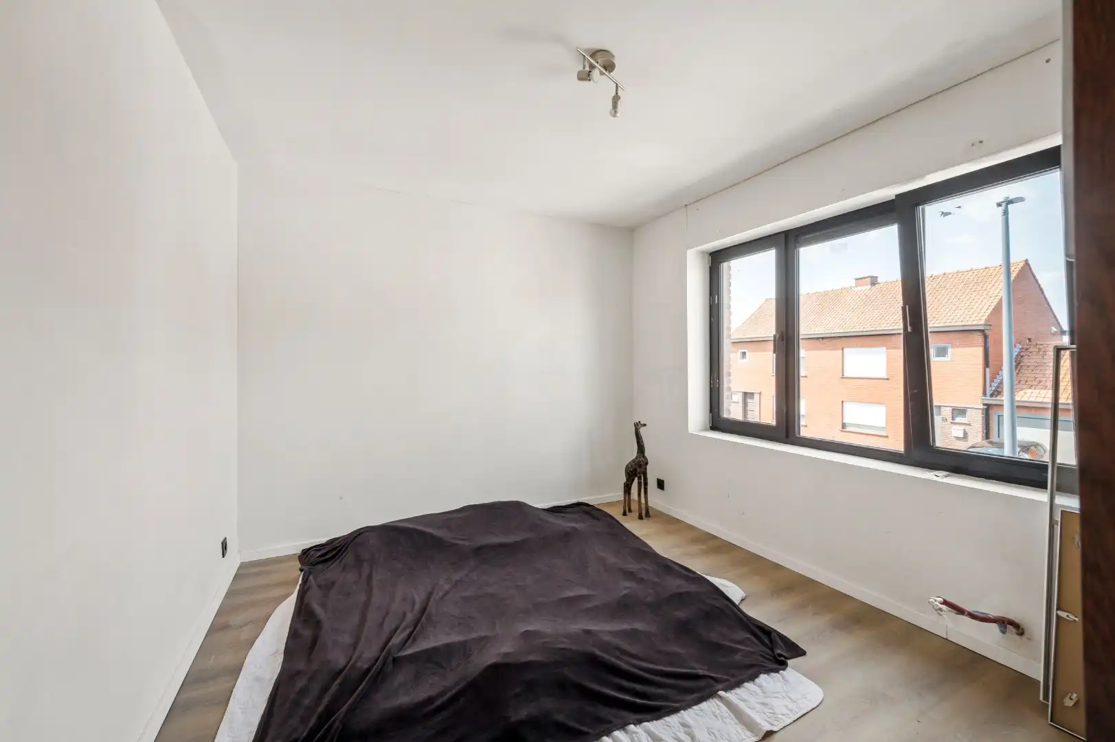 VERDER AF TE WERKEN WONING MET 5 SLPKS EN 2 BADKAMER IN EEN RUSTIGE WIJK foto 13