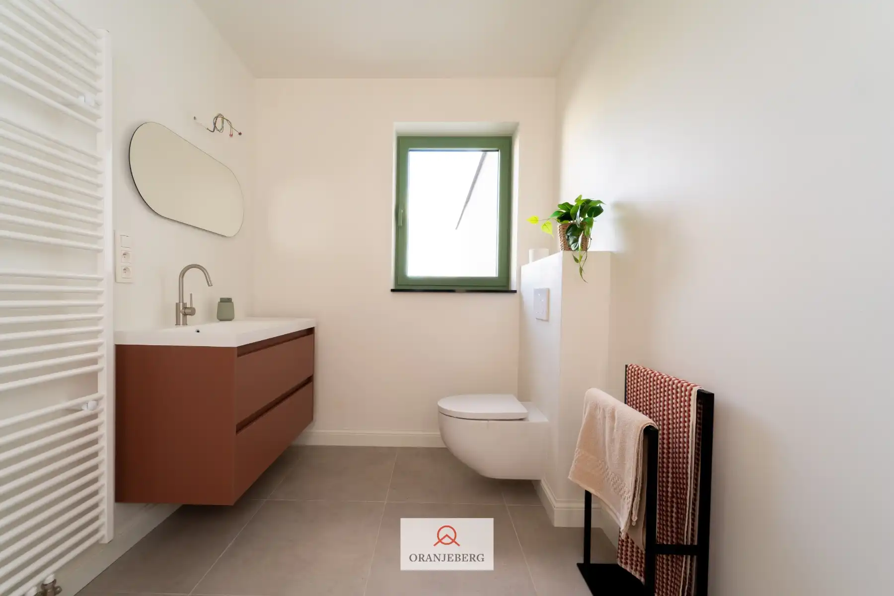 Ruime woning met 4 slpk's en tuin foto 25