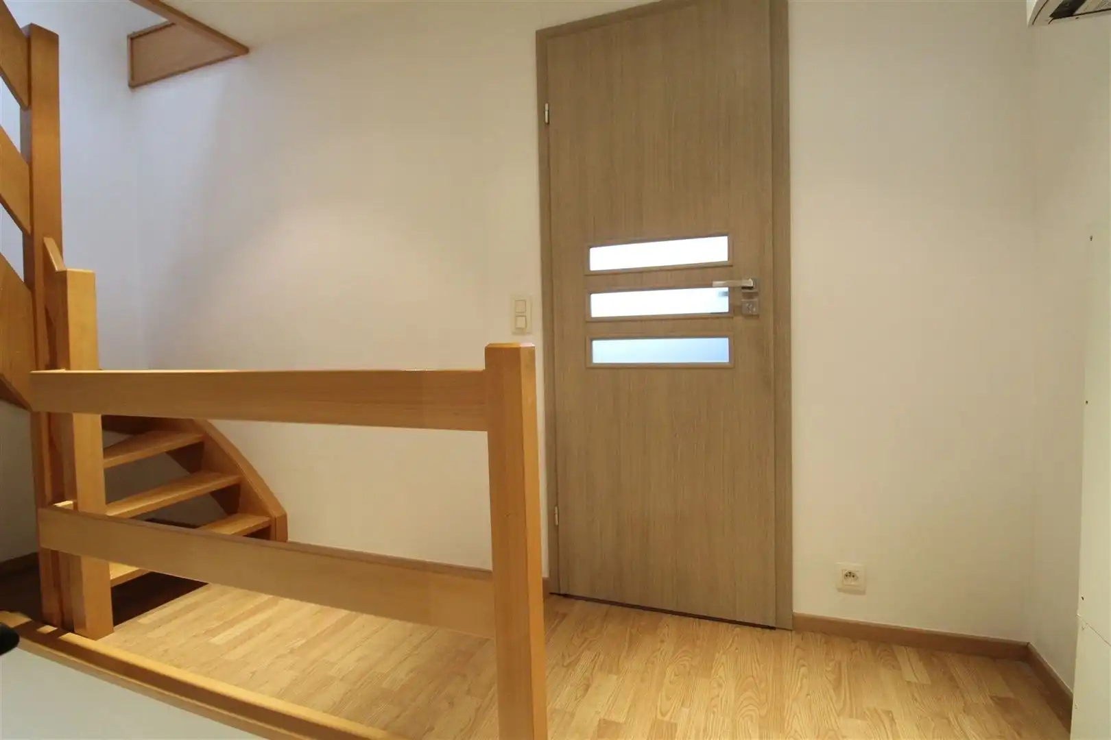 Recent gerenoveerde rijwoning met koer foto 6