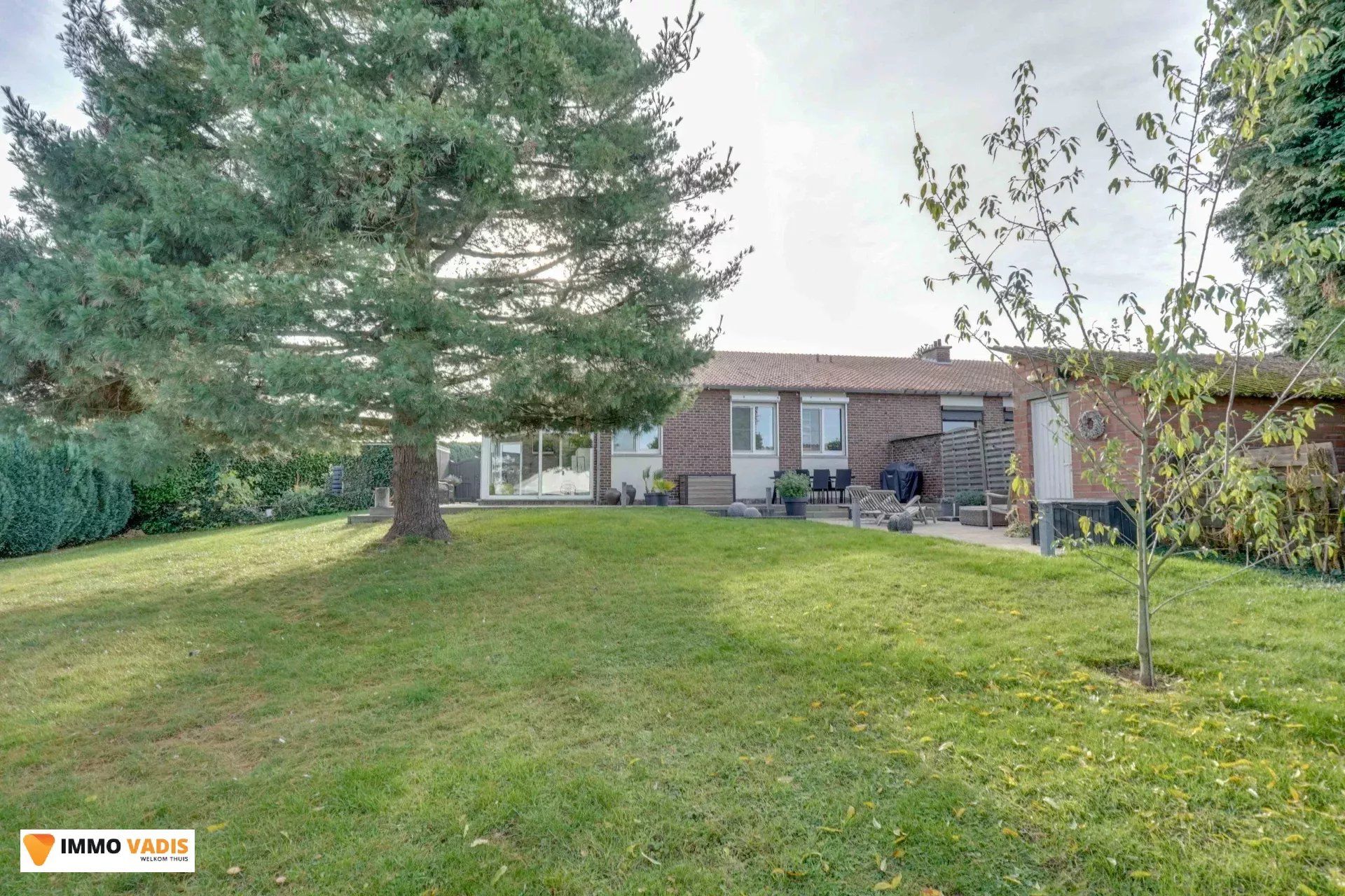 Uitstekend onderhouden HOB woning ,3slaapkamers en 2 garages foto 15