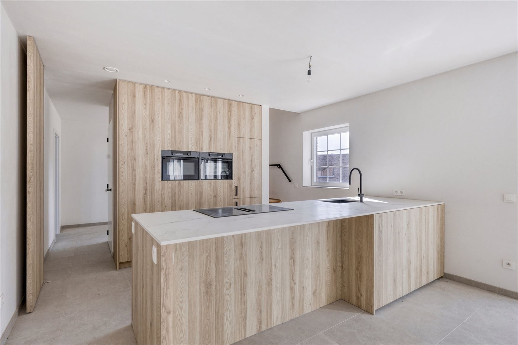 Zeer ruime nieuwbouwwoning gelegen op een groot zonnig perceel foto 6