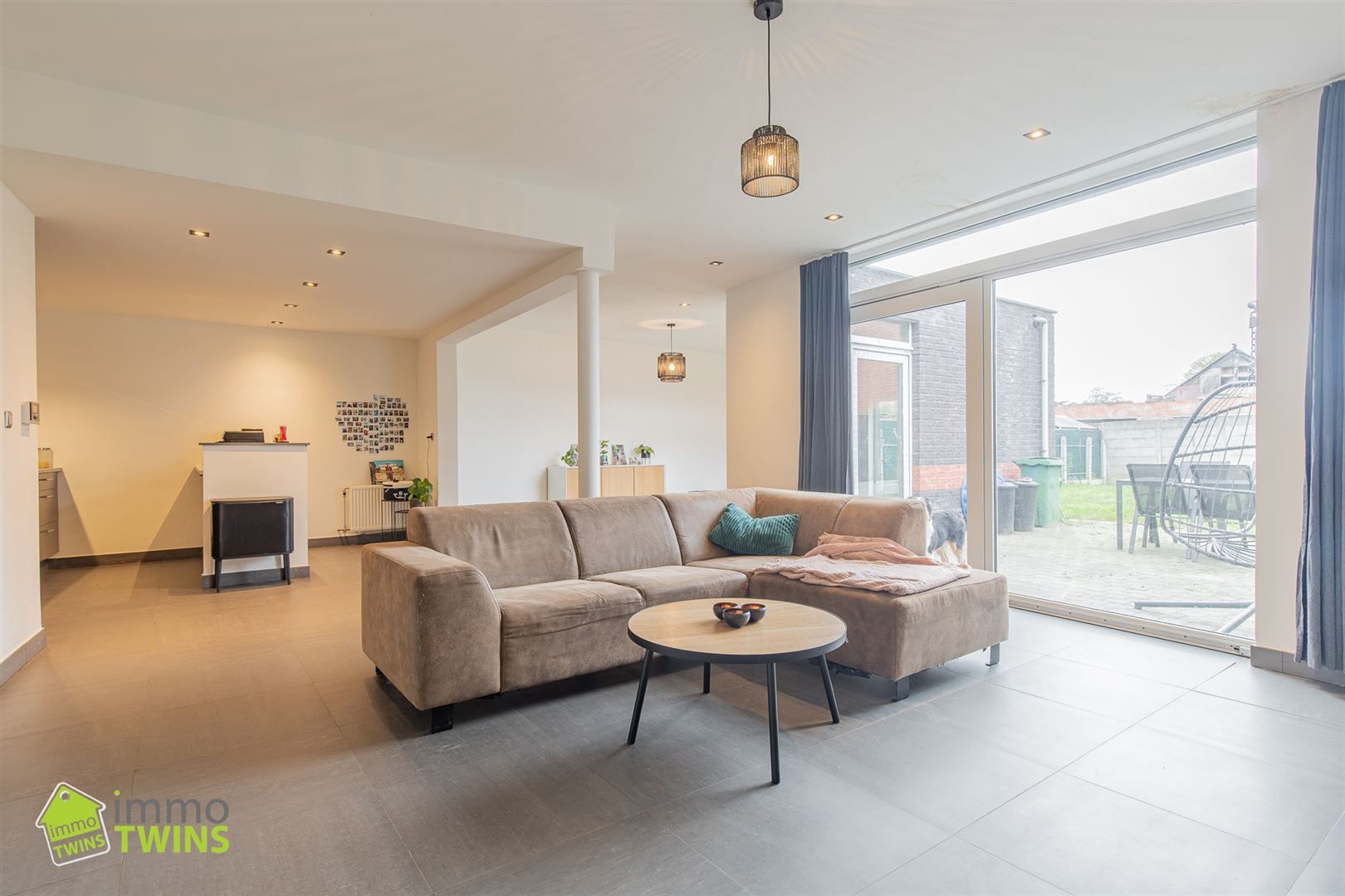 Ruime en lichtrijke gezinswoning met zonnige tuin en inpandige garage in Lebbeke foto 3