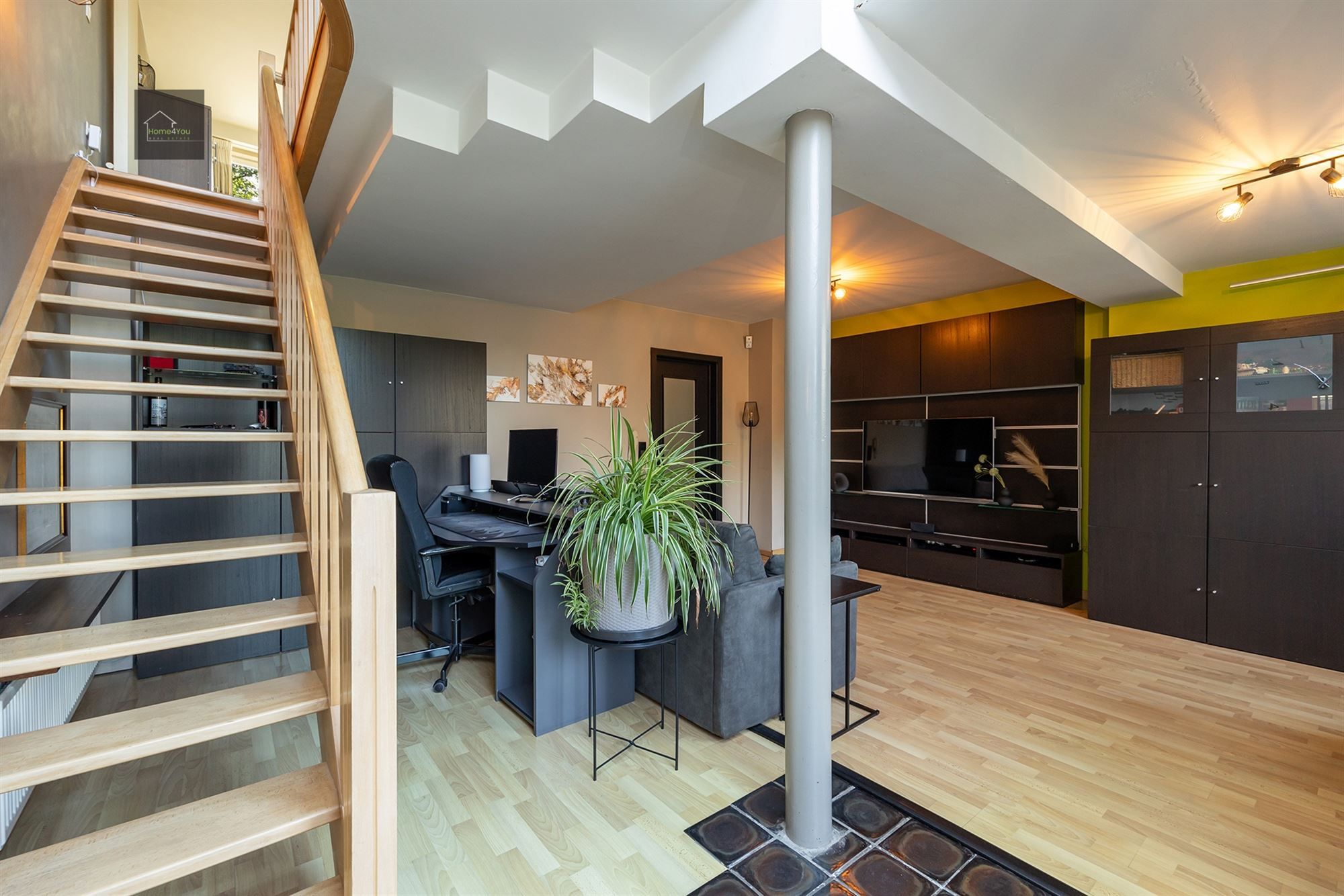 Instapklare woning met zonnepanelen op TOP locatie foto 4