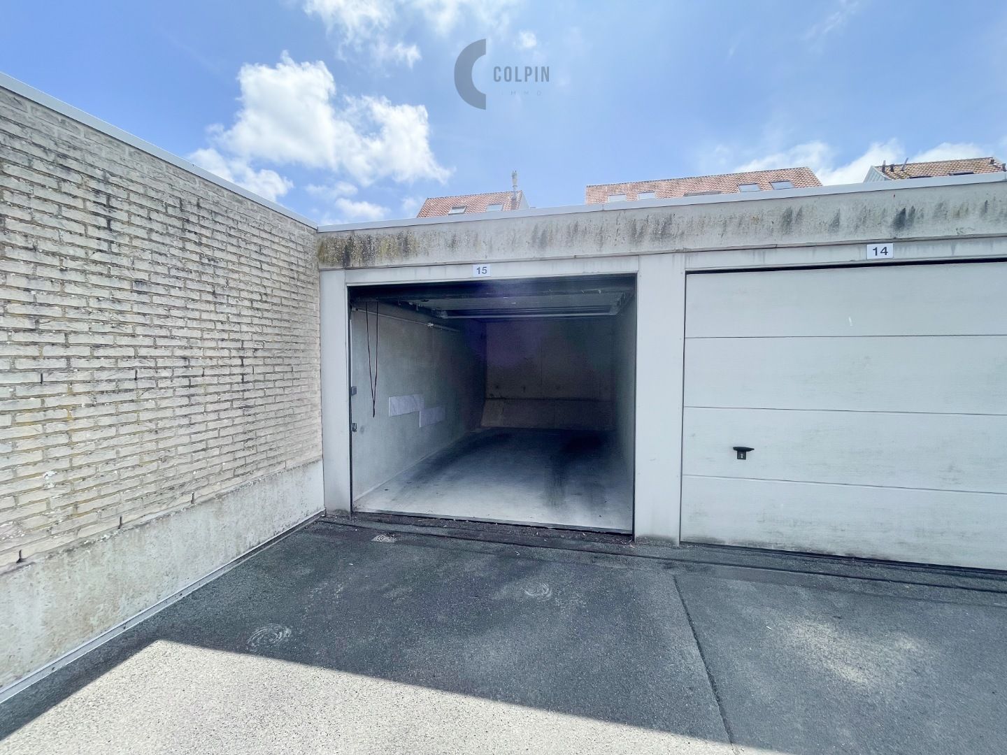 Afgesloten garagebox in garagecomplex op centrale ligging in Heist centrum foto 3