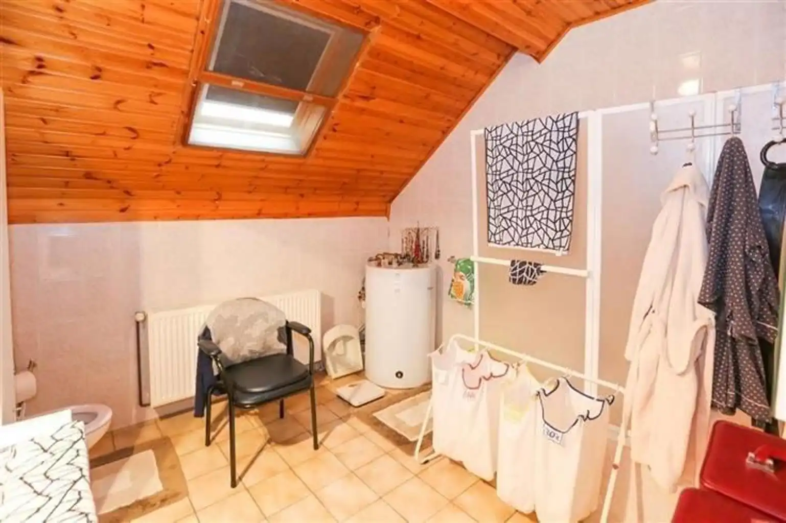 Te koop: te renoveren rijwoning op toplocatie foto 8
