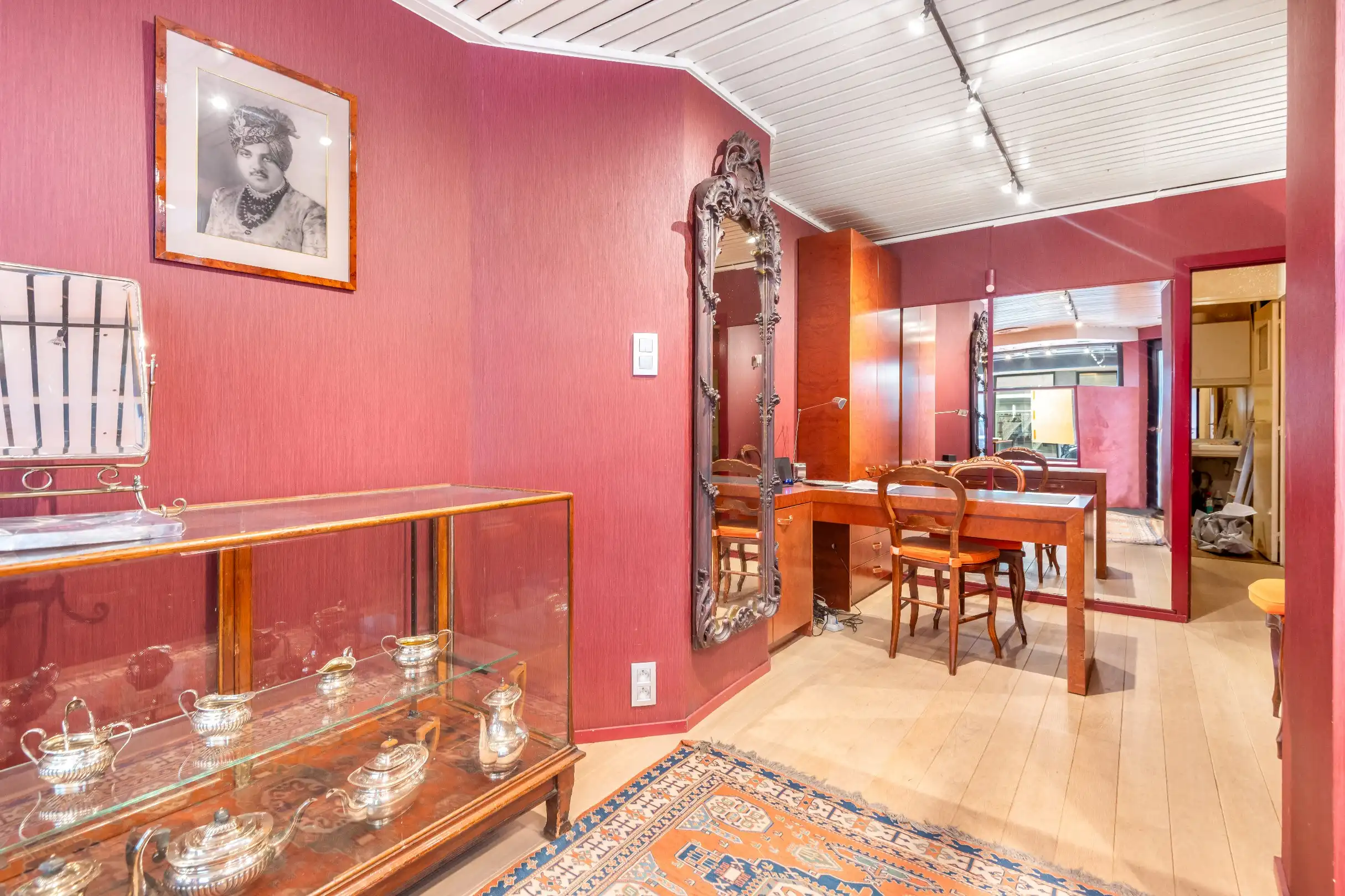 Zeer goed gelegen handelspand  nabij het Driehoeksplein en de Zeedijk. foto 5