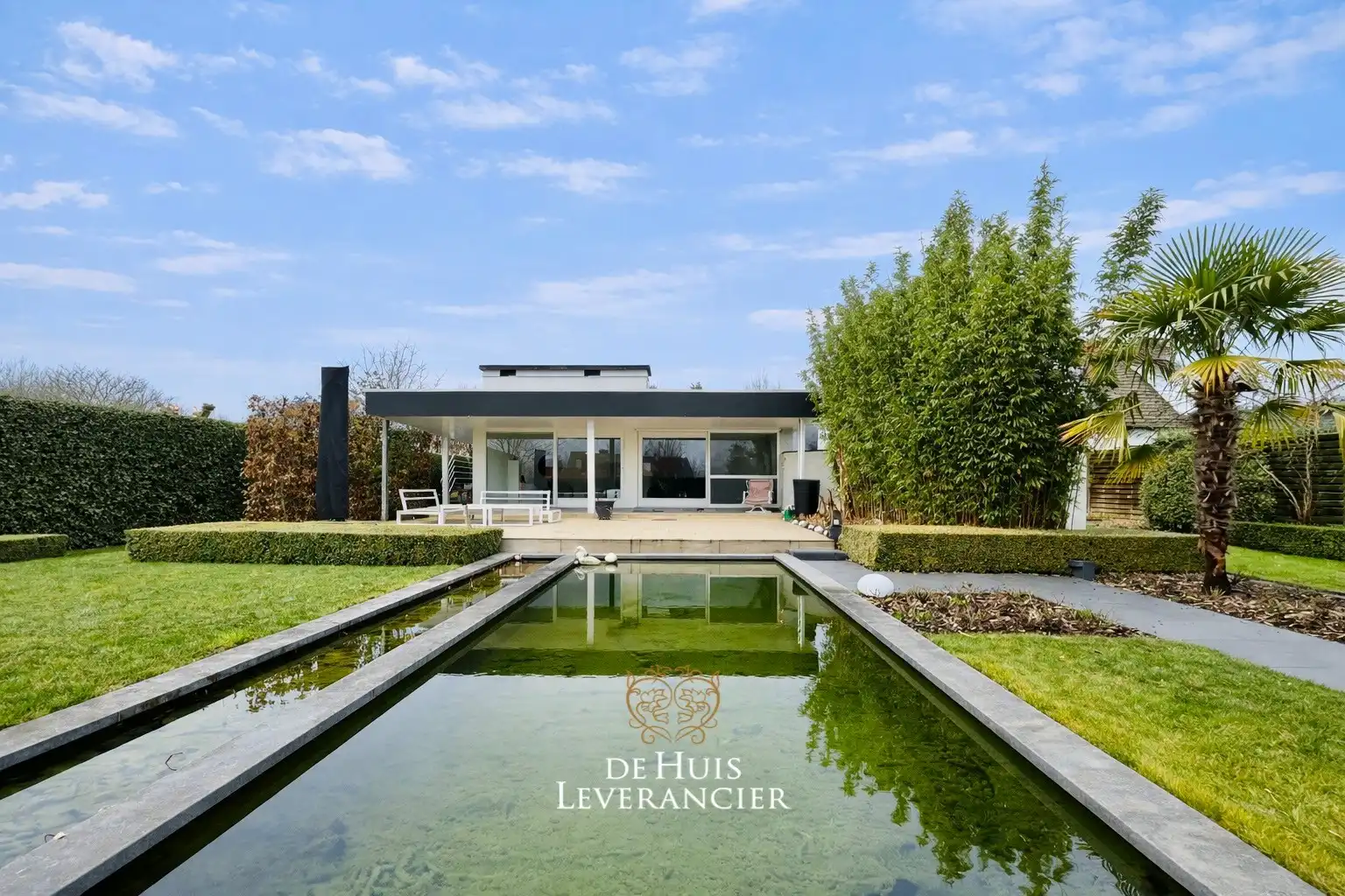 Elegante laagbouwvilla waar discrete rust, moderne uitstraling en standing versmelten in het 'Zoute' van Sint-Idesbald te koop foto 2