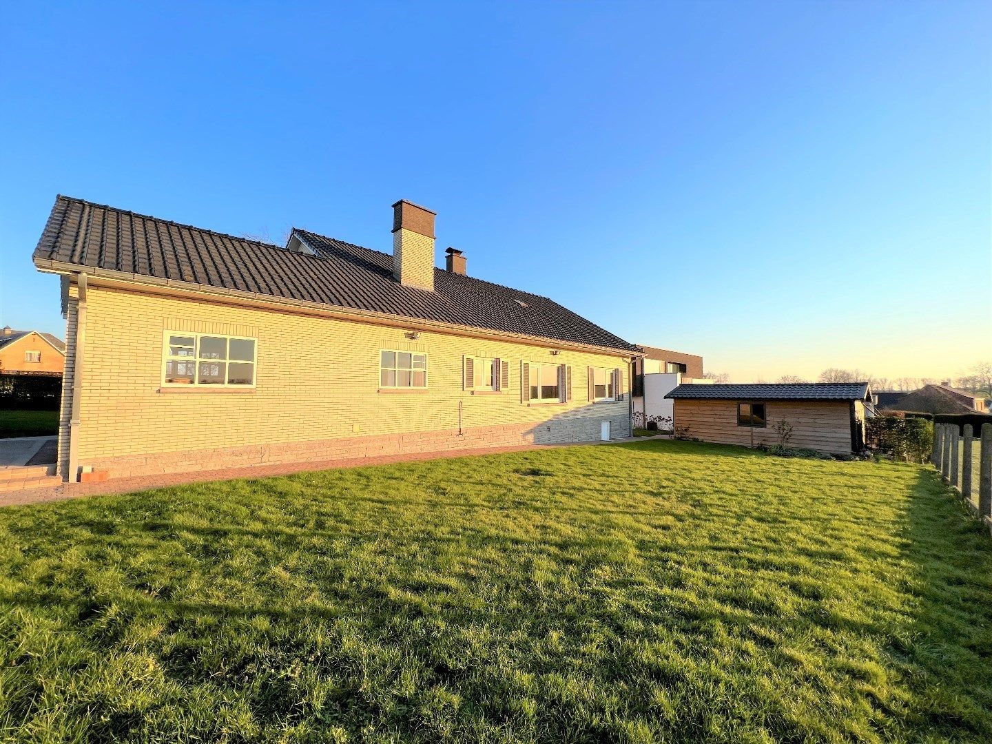 Gerenoveerde villa met 4 slaapkamers en twee badkamers foto 17