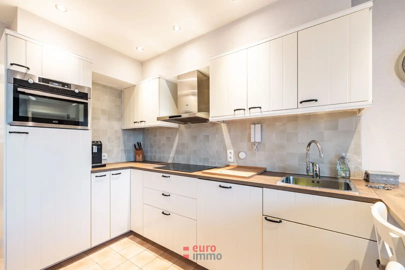 Zuidgerichte studio met slaaphoek & extra groot terras! foto 3