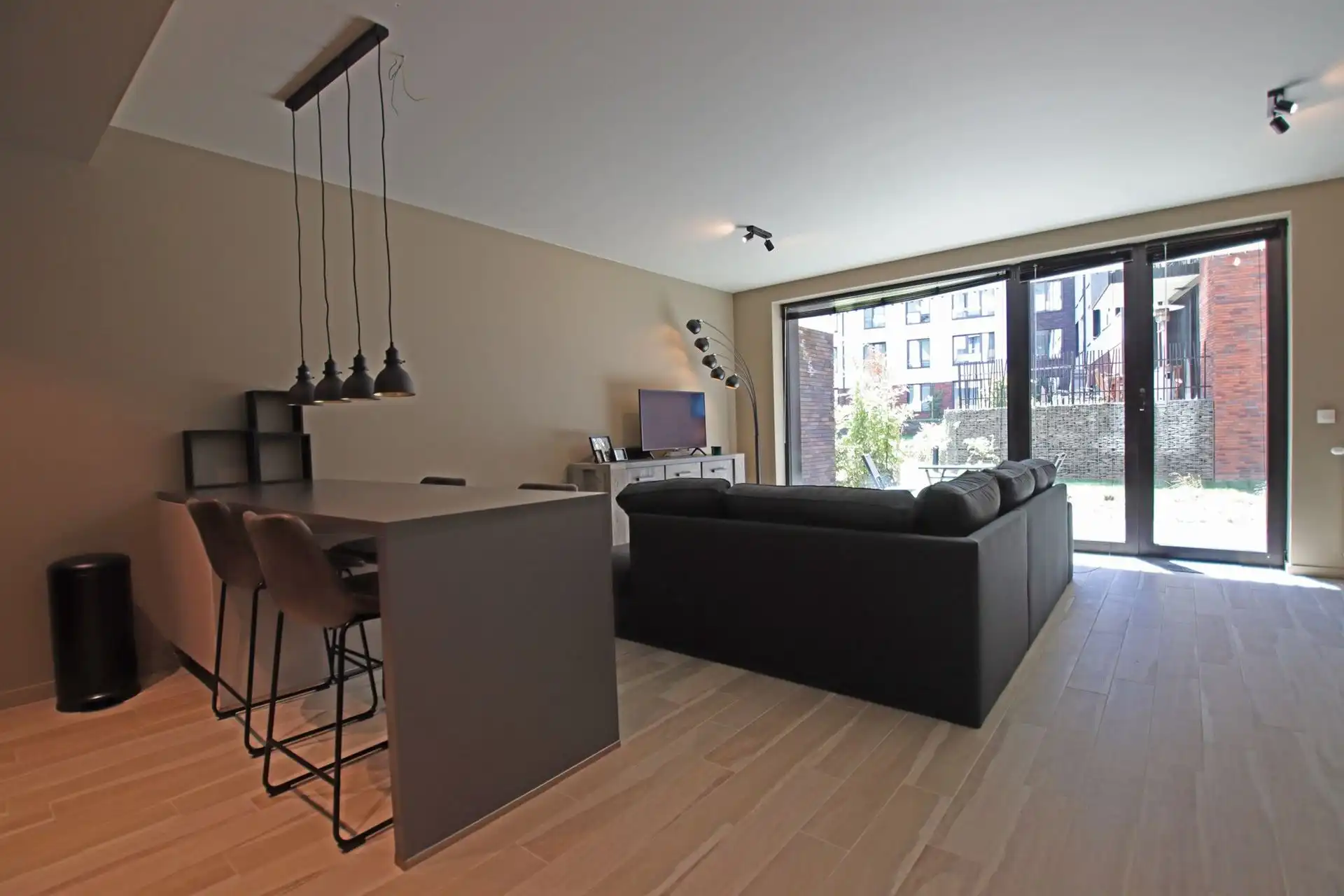 Recent en volledig gemeubeld appartement foto 2