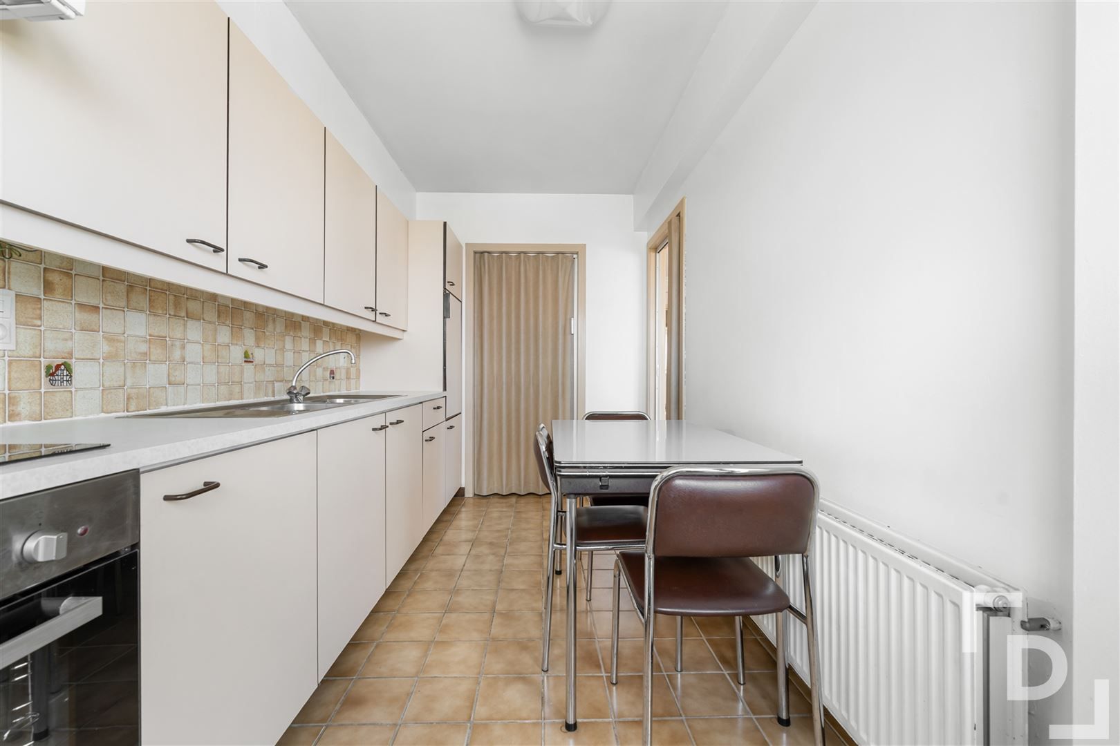 Rustig gelegen appartement met garage te koop in centrum Poperinge foto 5