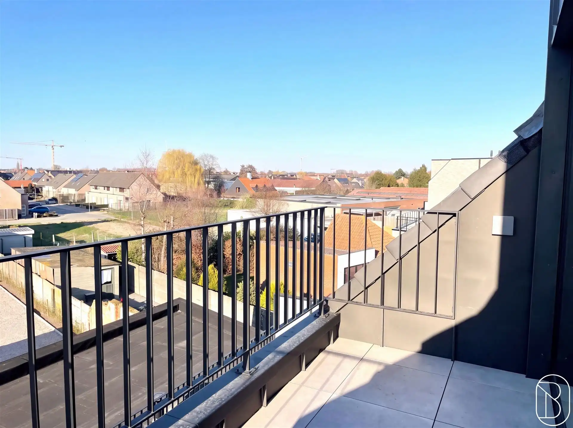 Leuk recente penthouse met terras en 2 SLK! foto 12