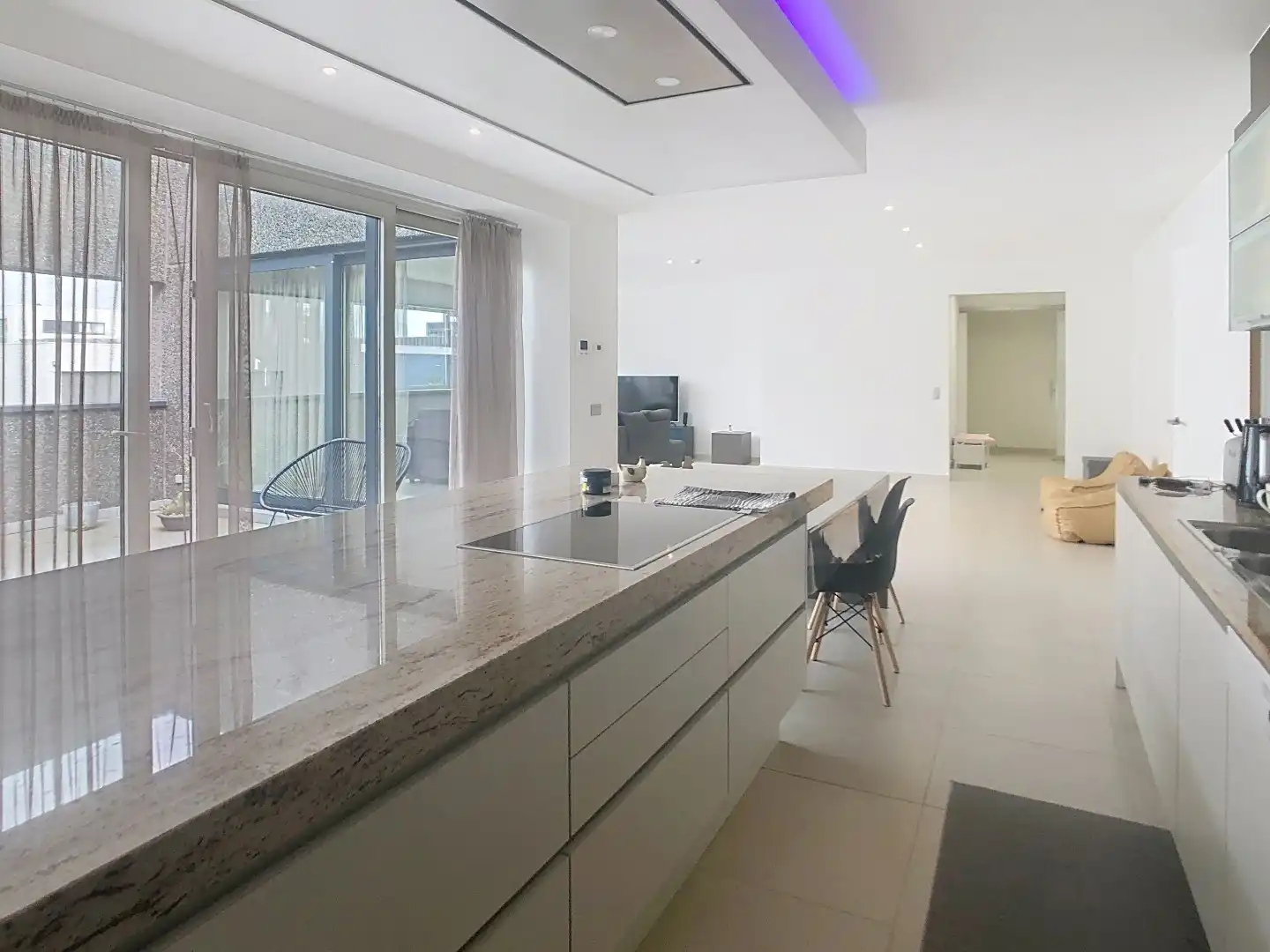 Prachtig afgewerkt en zeer ruim appartement in Roeselare foto 2