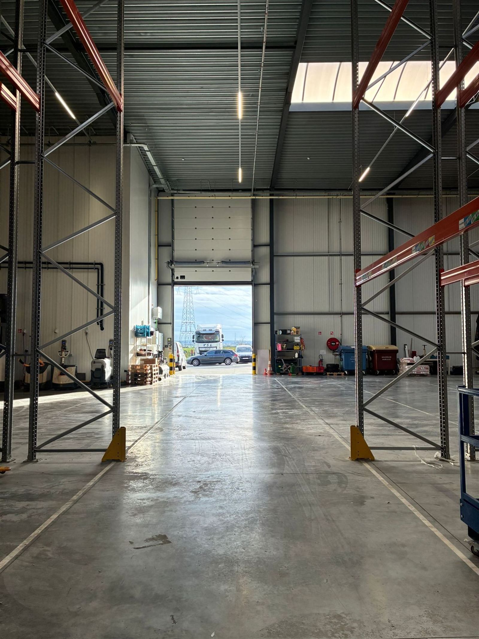 Loods met kade foto 13