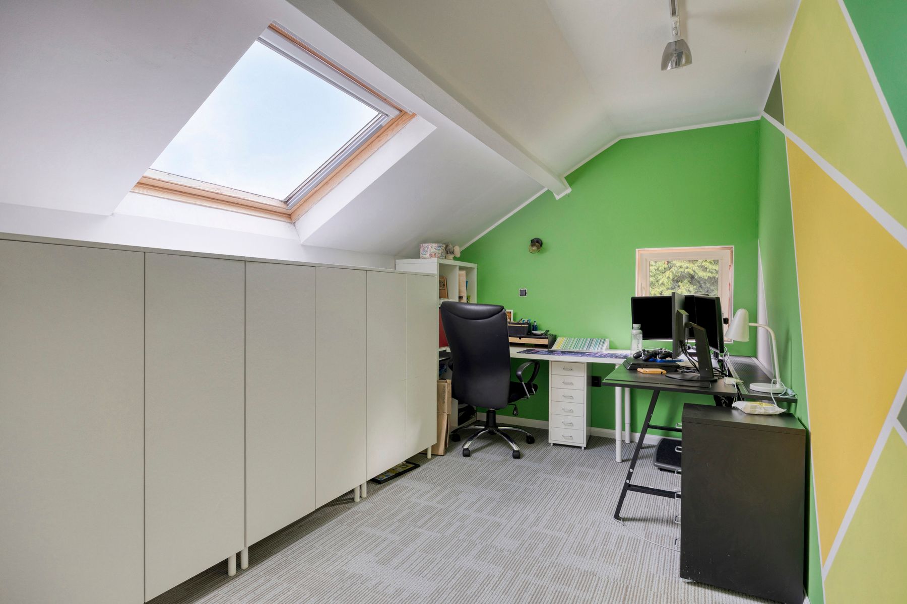 Volledig gerenoveerde, instapklare woning in groene omgeving foto 23