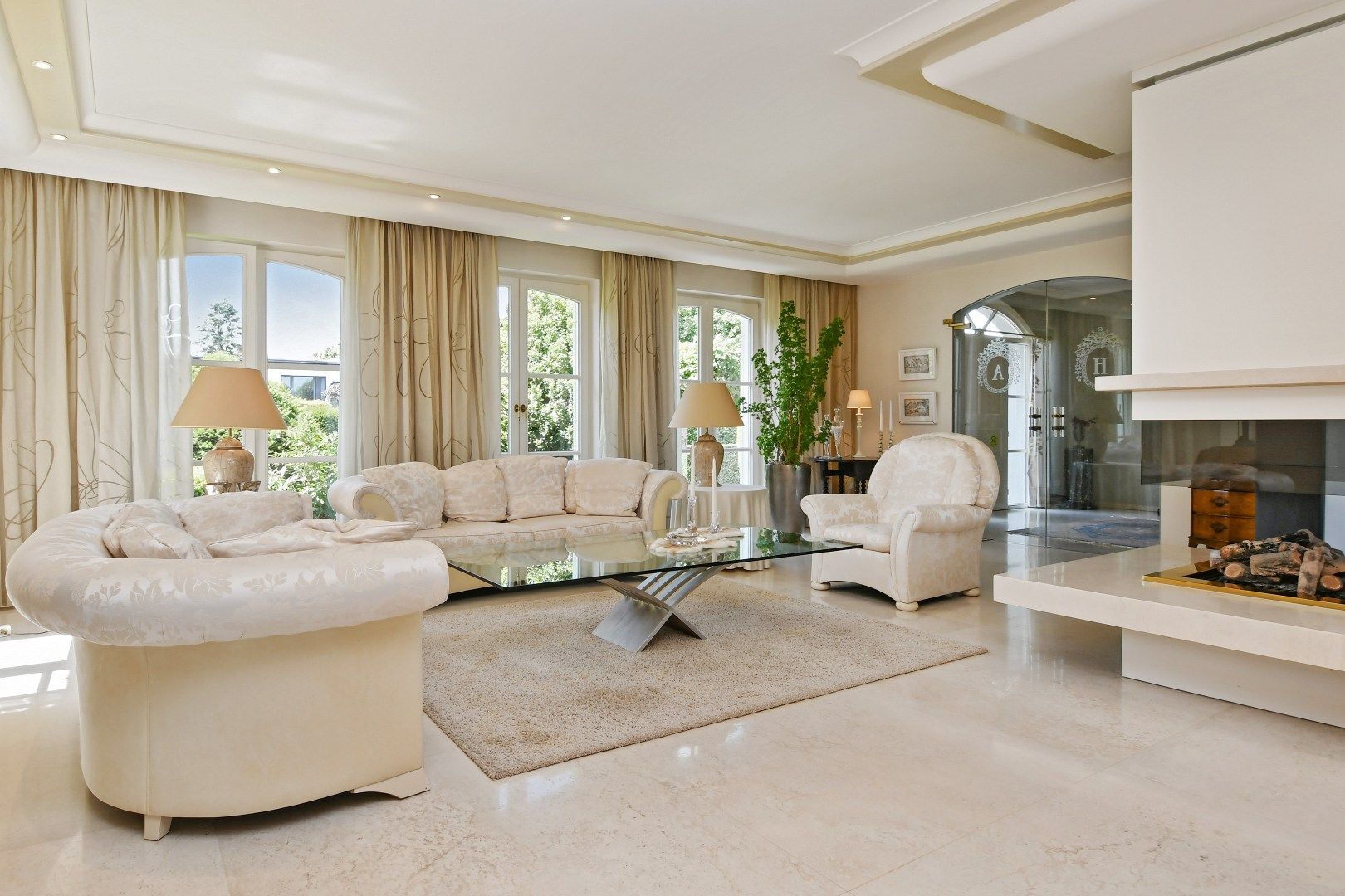 Exclusieve villa met zwembad, poolhouse en royale leefruimtes foto 4
